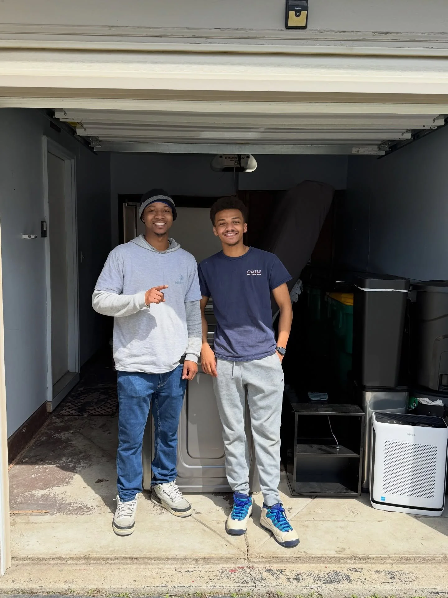 Client review: &ldquo;fast and efficient, I will definitely use again !&rdquo;

We quoted 6 hours on this job and knocked it out in 3 hours. If you me looking for a fast and efficient crew that cares for your belongings as if it&rsquo;s theirs, GIVE 