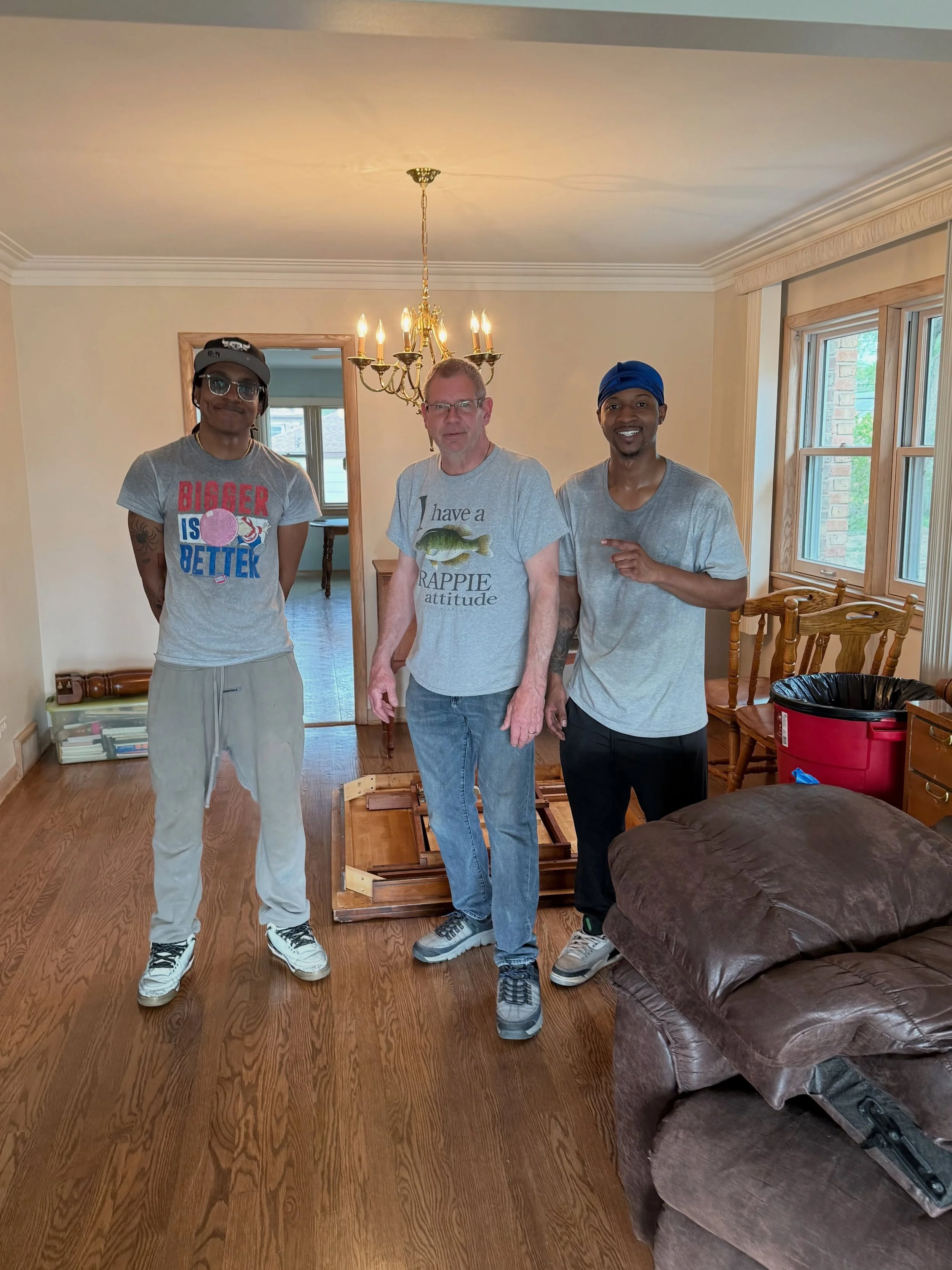 Huge thank you to one of our local realtors for the amazing clients! Are you a realtor and you have clients that need help moving? Give us a call and see how we can benefit you and your client!!

#movemintmoving #moving #movingforward #chicagomovers