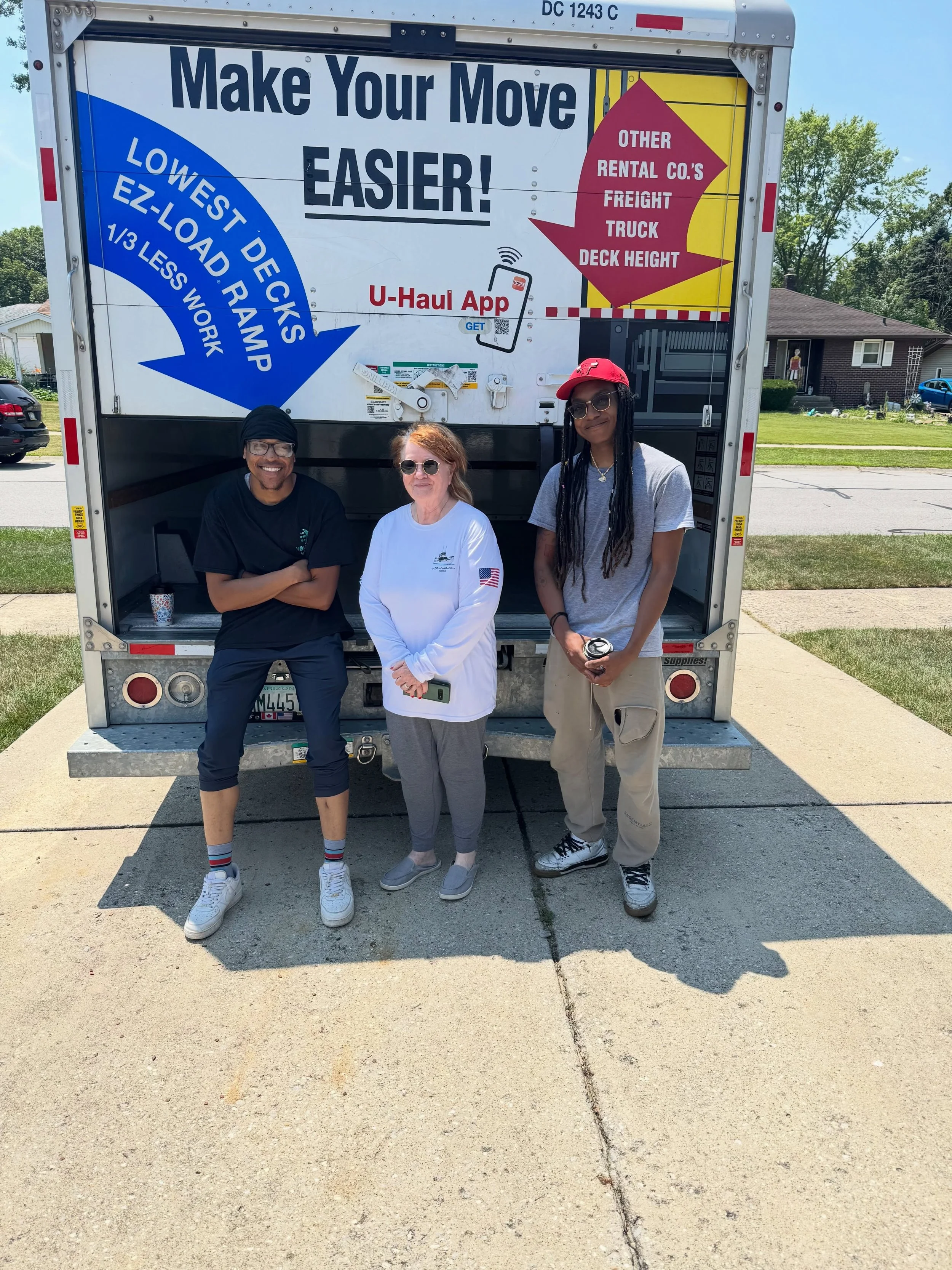 It&rsquo;s more than moving boxes&mdash;it&rsquo;s helping people start their next chapter. 🏡
Nothing beats wrapping up a job with smiling faces and another happy customer. Huge thanks for trusting the MoveMint team to get the job done with care, re