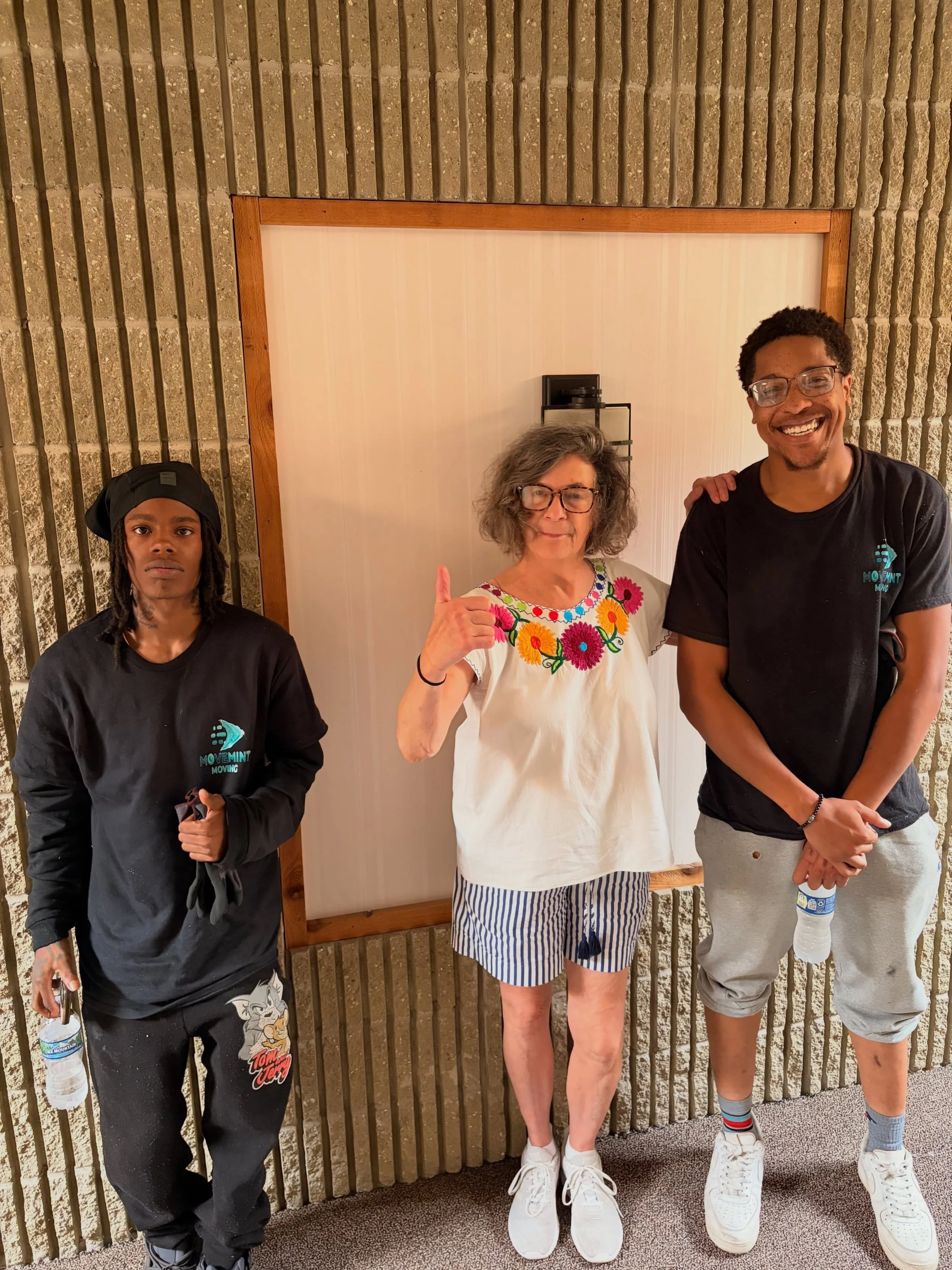 A thumbs up is worth a thousand words. 👍🏾📦

Another customer trusted MoveMint with their move, and our crew delivered the experience we want our name to stand for every single time: respect for your belongings, respect for your time, and a move do