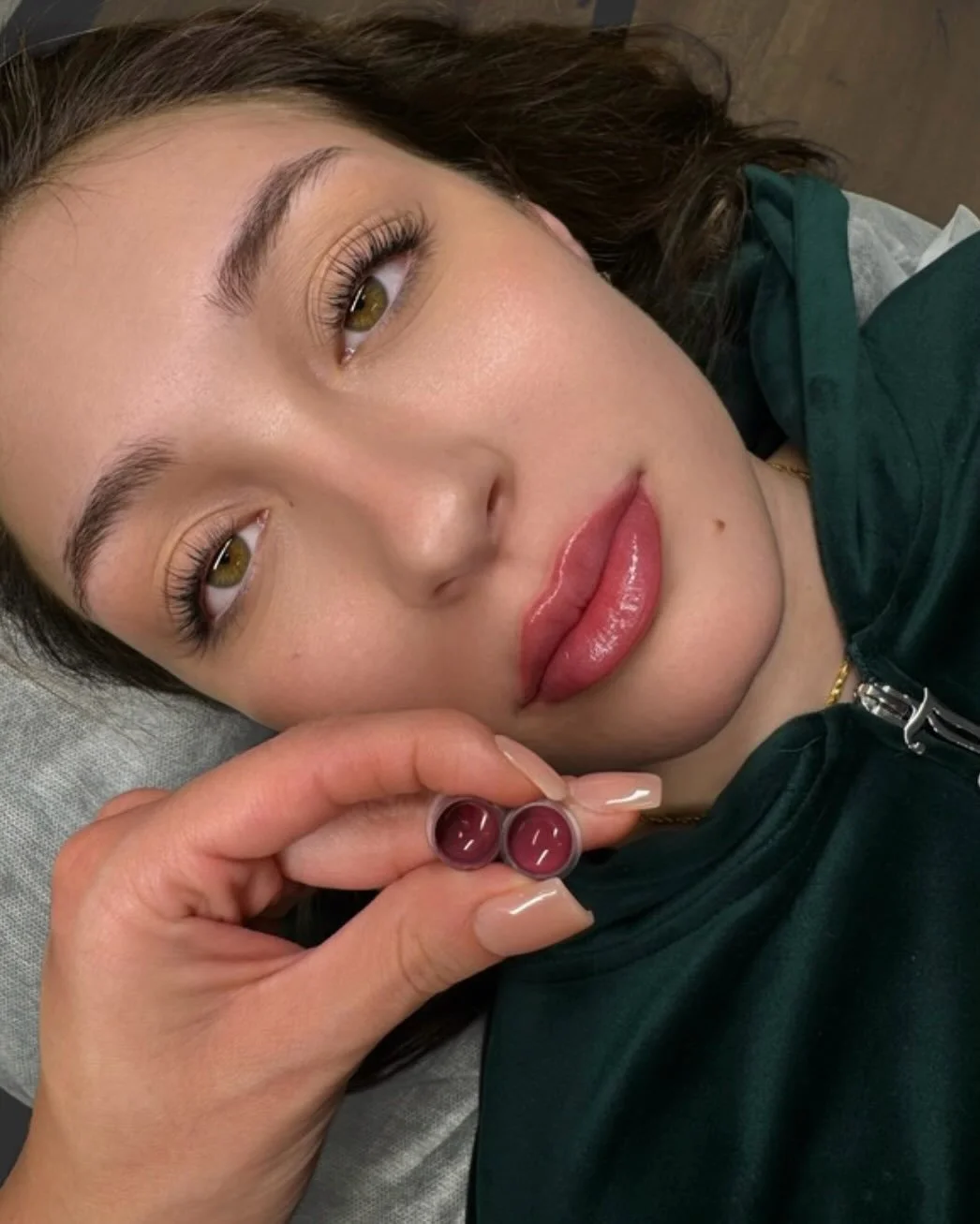 Color = Perfecto 👄🖊️

Knowing how to mix pigments is key to balancing undertones. My client wanted more emphasis on her lip shape and cupid&rsquo;s bow, with a soft, natural &ldquo;liner&rdquo; effect in a raspberry tone.

MORE DEFINITION. LIP TINT