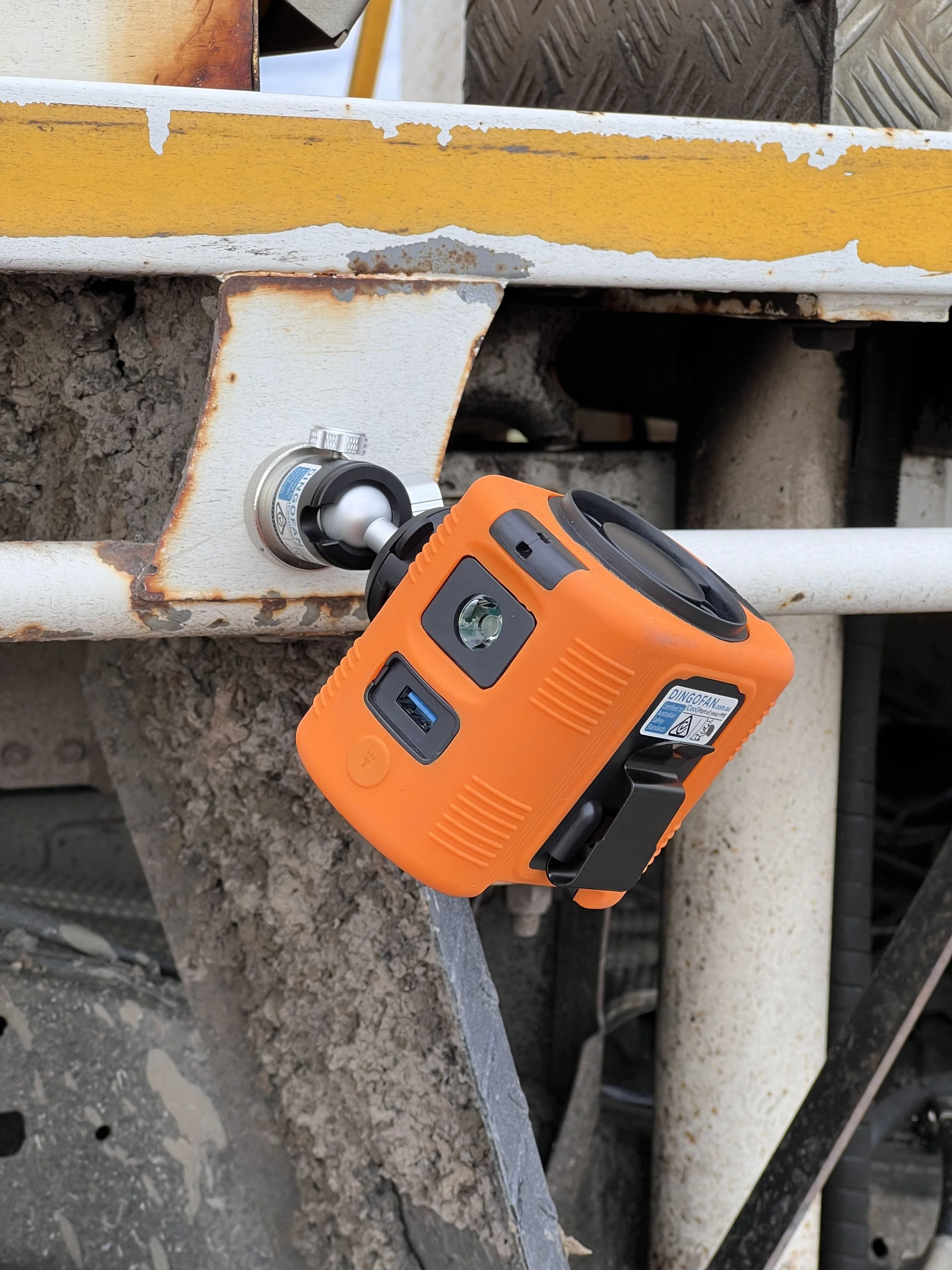 Dingofan D2 Wearable Cooling Fan