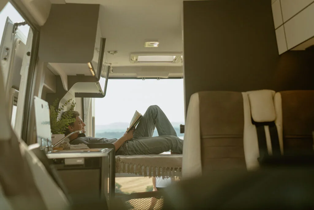 DAURADA VANS MENFYS-3 INTERIOR.webp