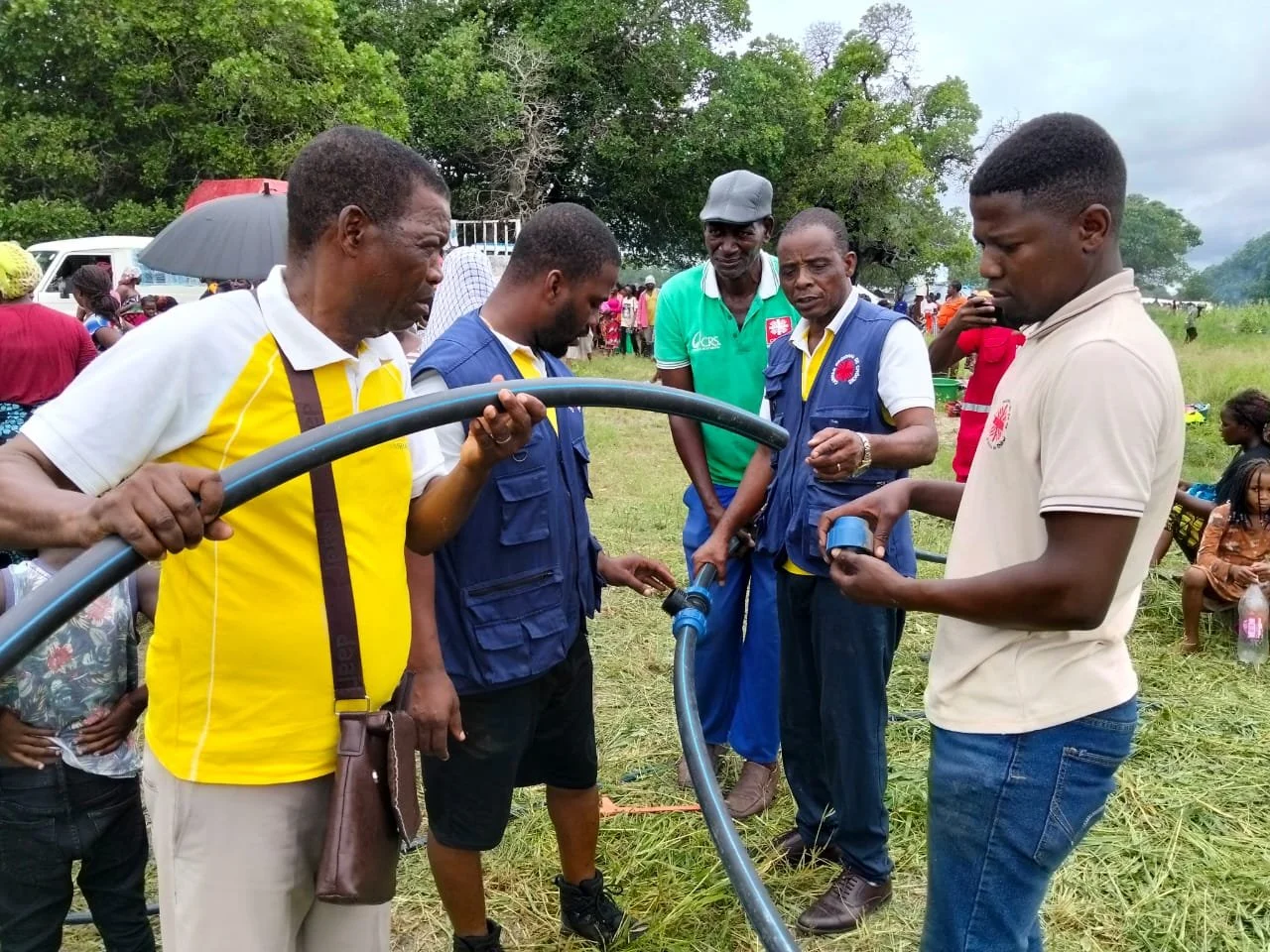 &nbsp;A SOLIDARIEDADE NÃO SE AFOGA, MESMO QUANDO TUDO SE ENCONTRA SUBMERSO