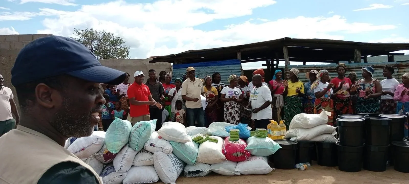 Caritas Maputo distribui kits alimentares e roupa às vítimas das inundações, em Namaacha