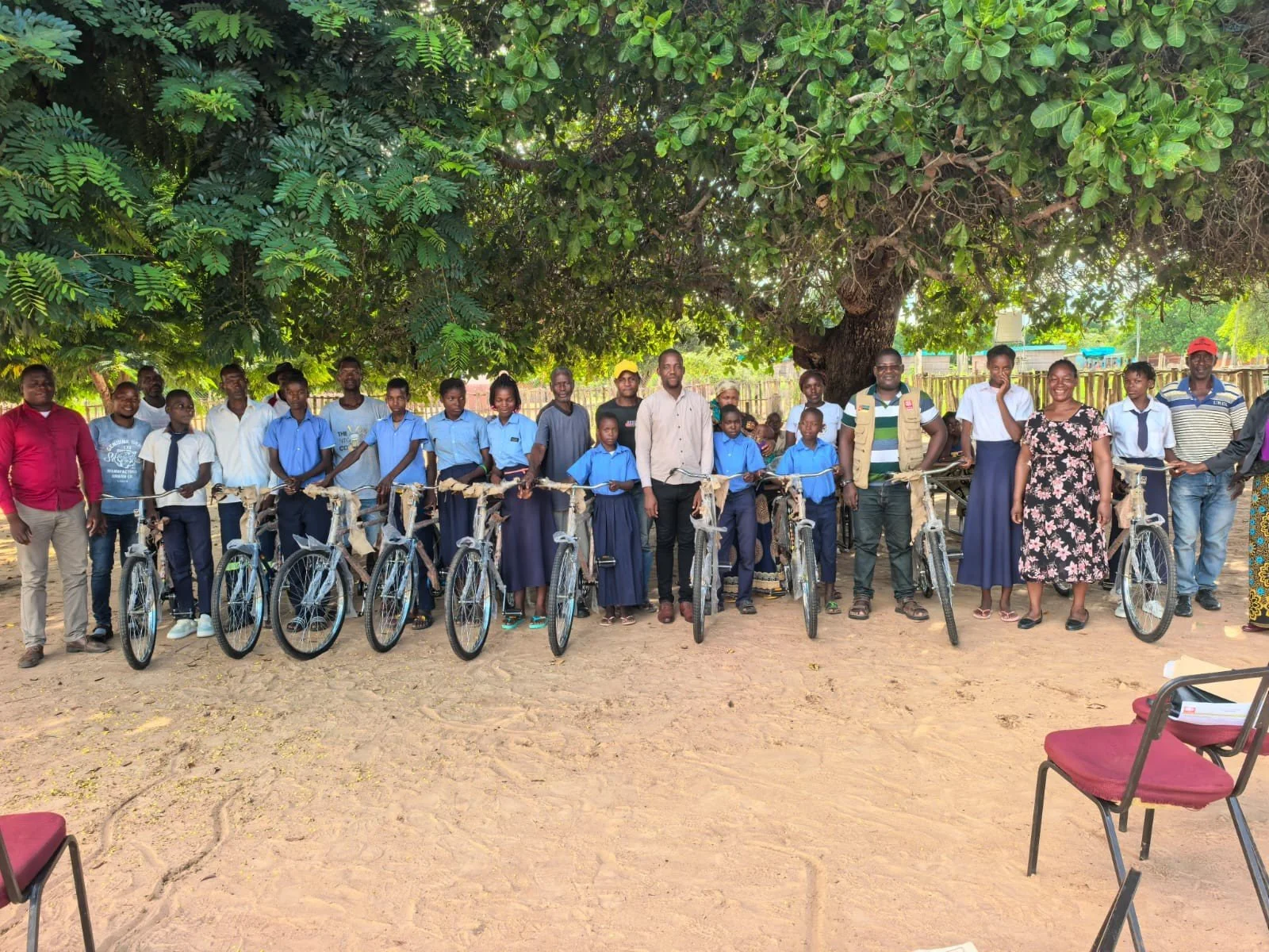 Caritas Inhambane apoia crianças de Mabote com bicicletas para facilitar acesso à escola