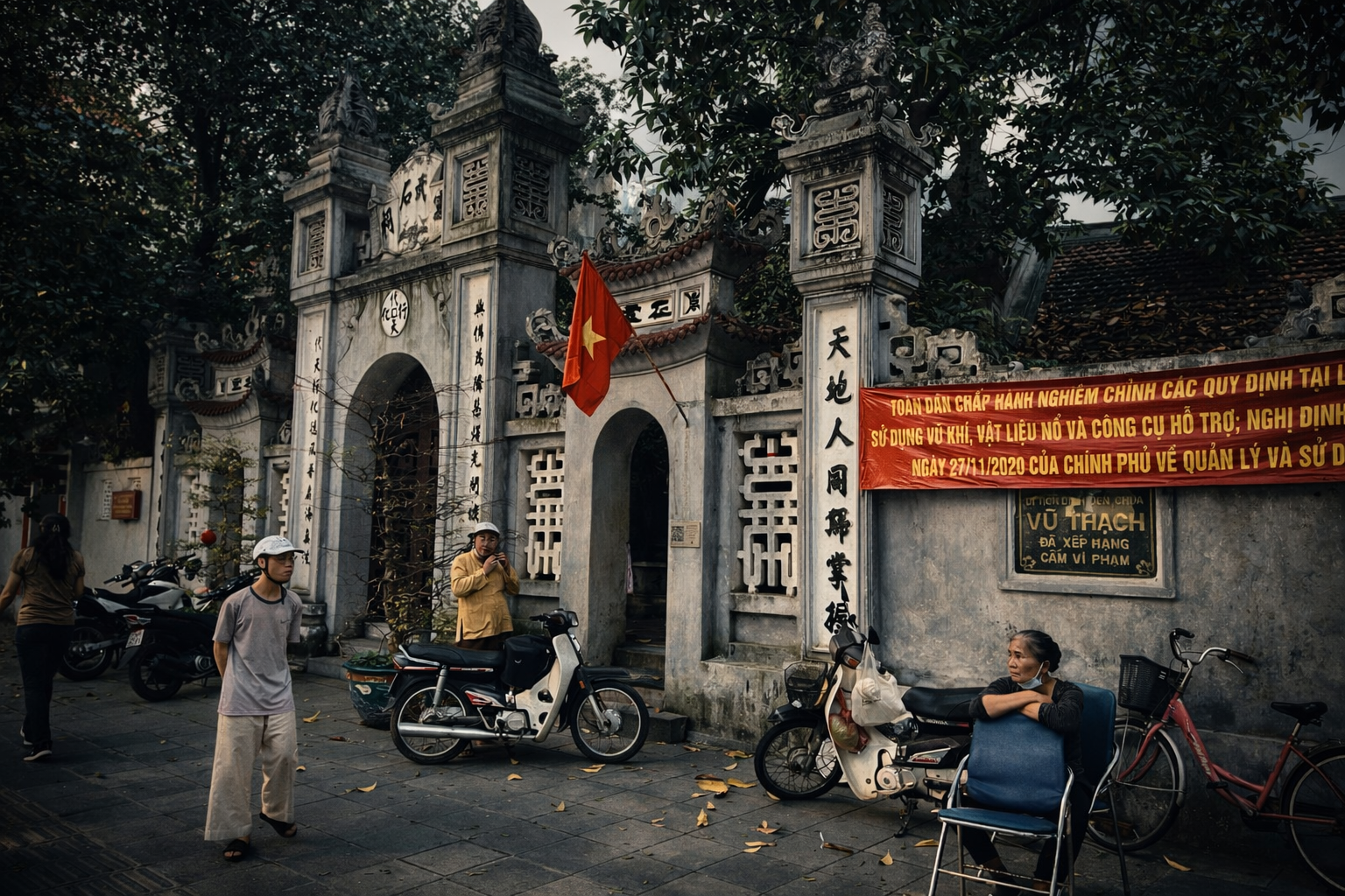 Ha Noi pagoda street and many local selling out side.
