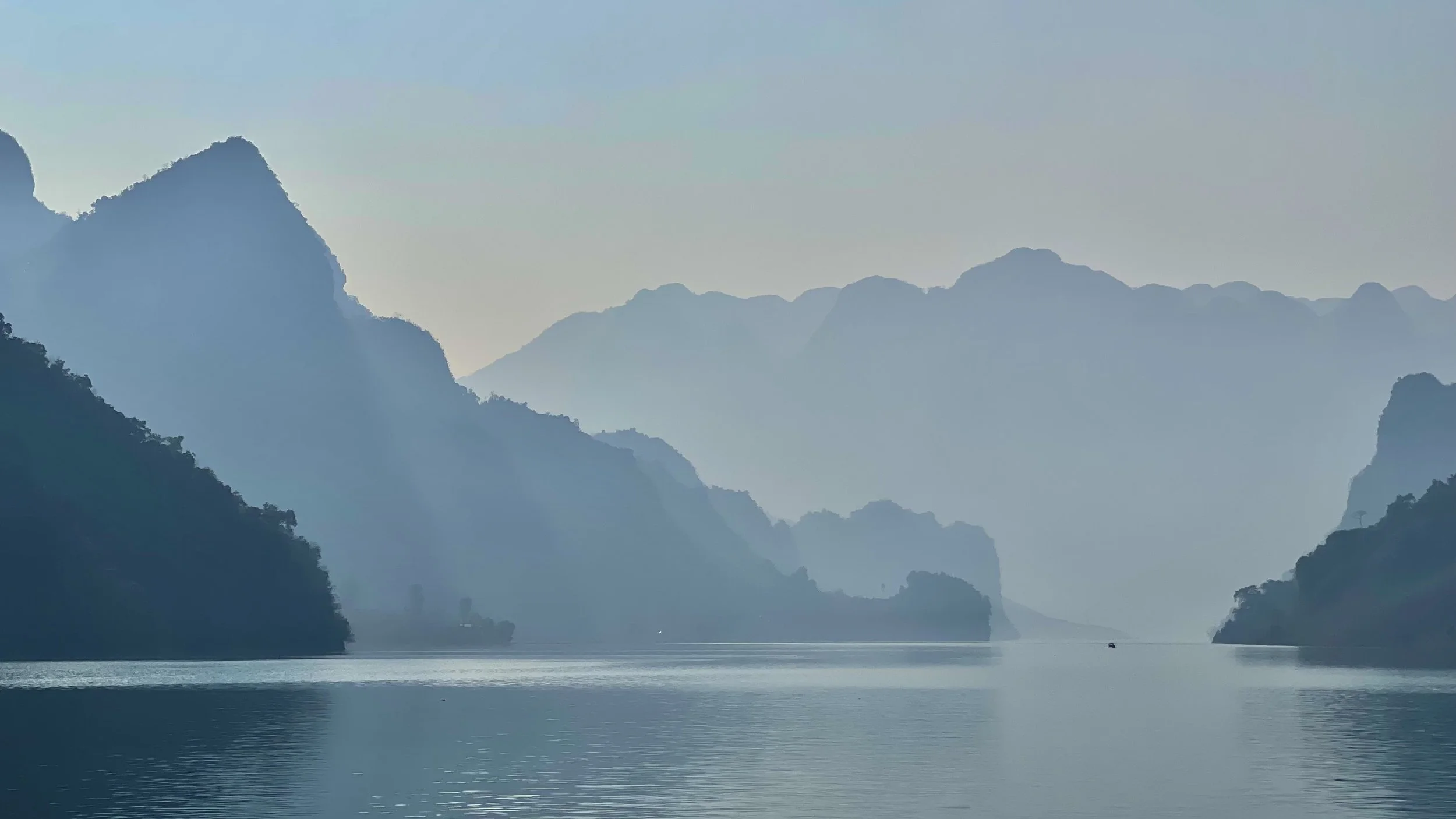 This slideshow portrays the Northwest Loop journey, offering a glimpse into the dramatic scenery and cultural encounters along the way. The images showcase mountain landscapes, winding roads, rivers and sunsets alongside scenes of local life, traditi