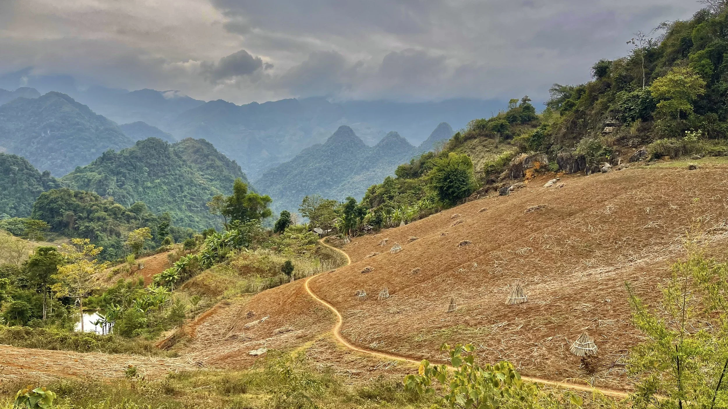 This slideshow portrays the Northwest Loop journey, offering a glimpse into the dramatic scenery and cultural encounters along the way. The images showcase mountain landscapes, winding roads, rivers and sunsets alongside scenes of local life, traditi