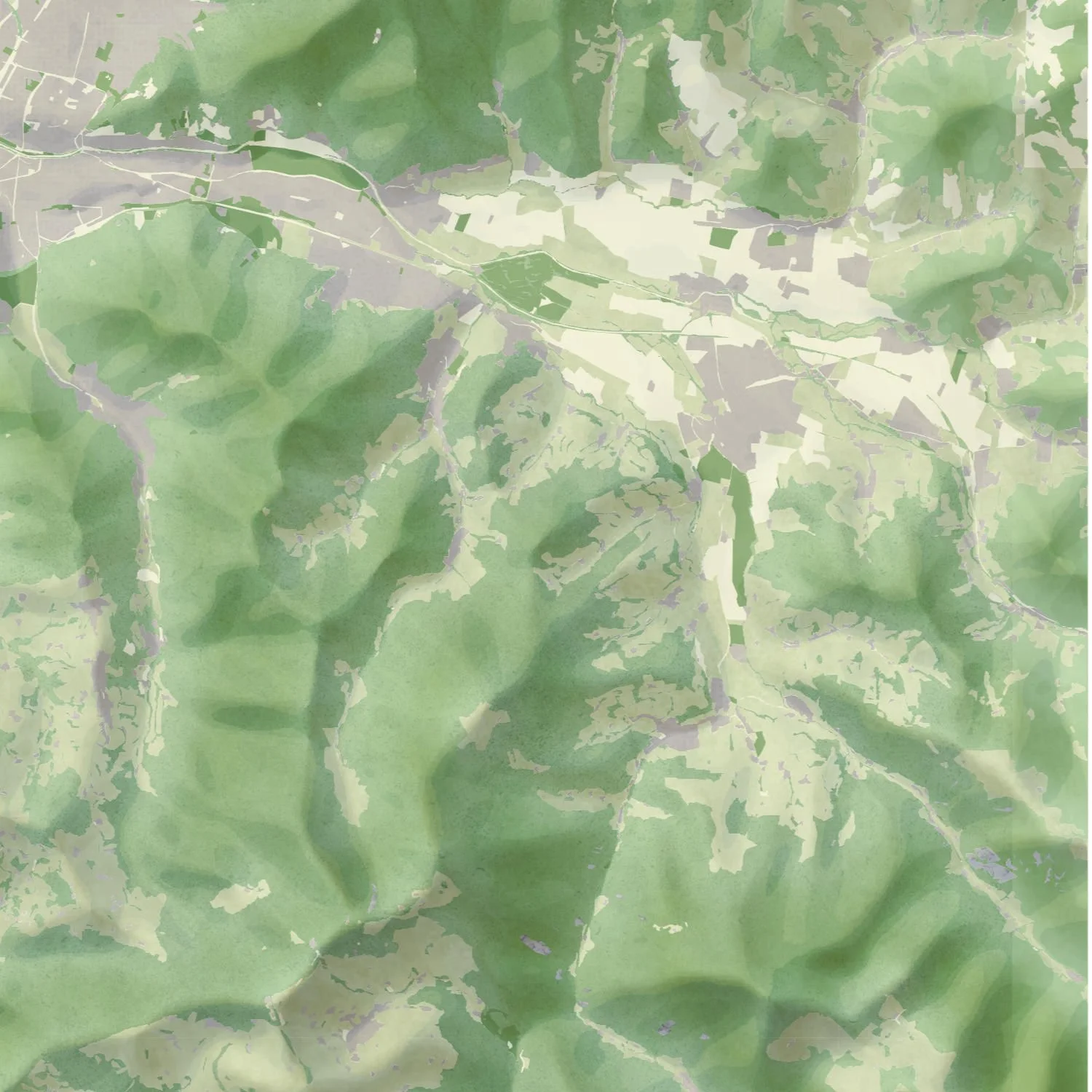 Luftaufnahme einer grünen, bewaldeten Landschaft mit Wegen und Ackerflächen.