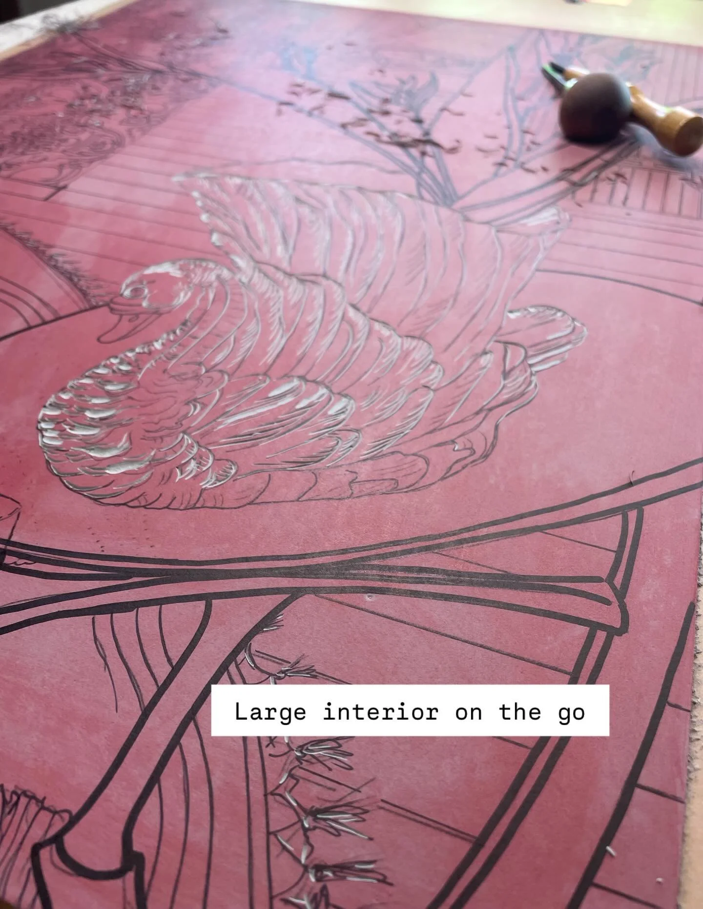 New large interior featuring my nans 1940&rsquo;s white swan planter&hellip; I love this groovy swan! 🦢

#reductionprint #reductionlinocut #reductionlinoprint #printmakingart #printmakingprocess