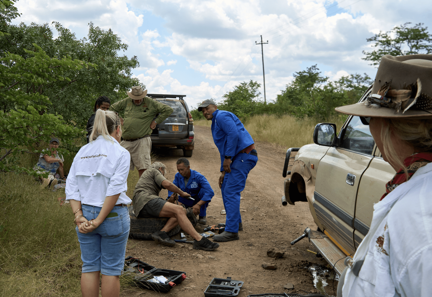 Safari Rally participants and vehicles
