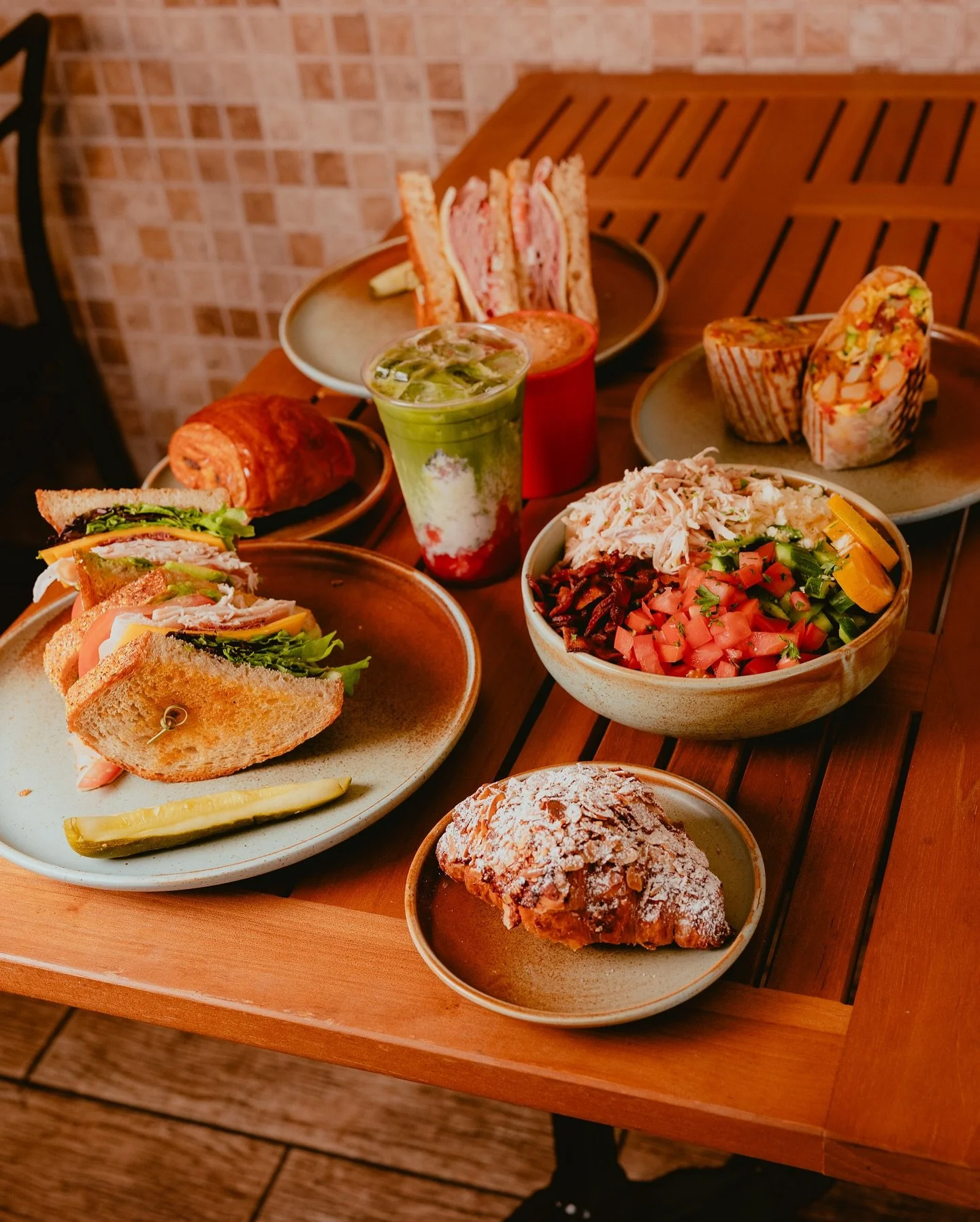 Kick off your week the right way coffee in hand at Piccadilly. ☕️ Visit us in South Pasadena or San Marino!
#sanmarinofoodies #pasadenafoodies #laeats #coffee #sandwiches