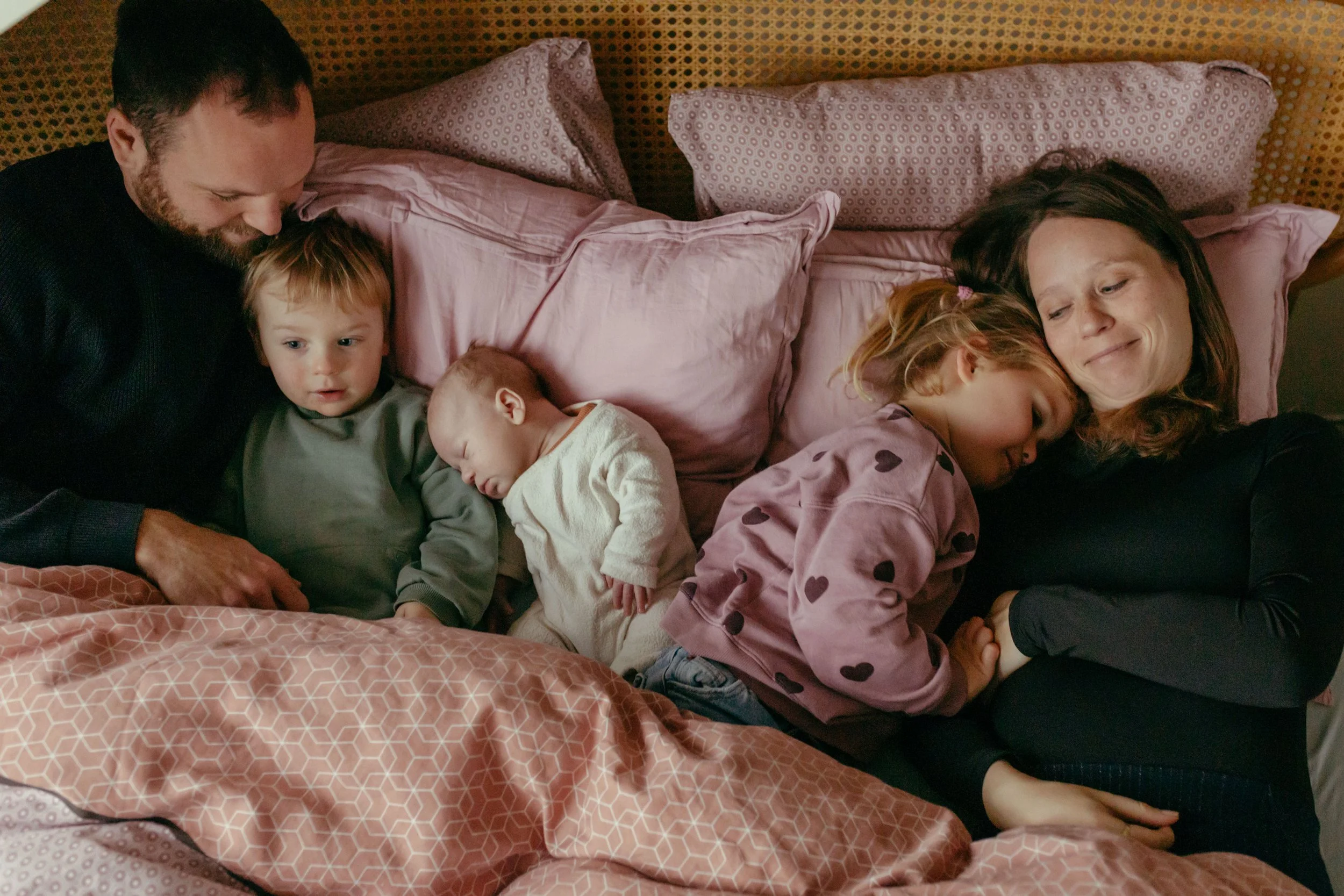 Gezinsfotografie Amsterdam in bed baby peuter kleuter
