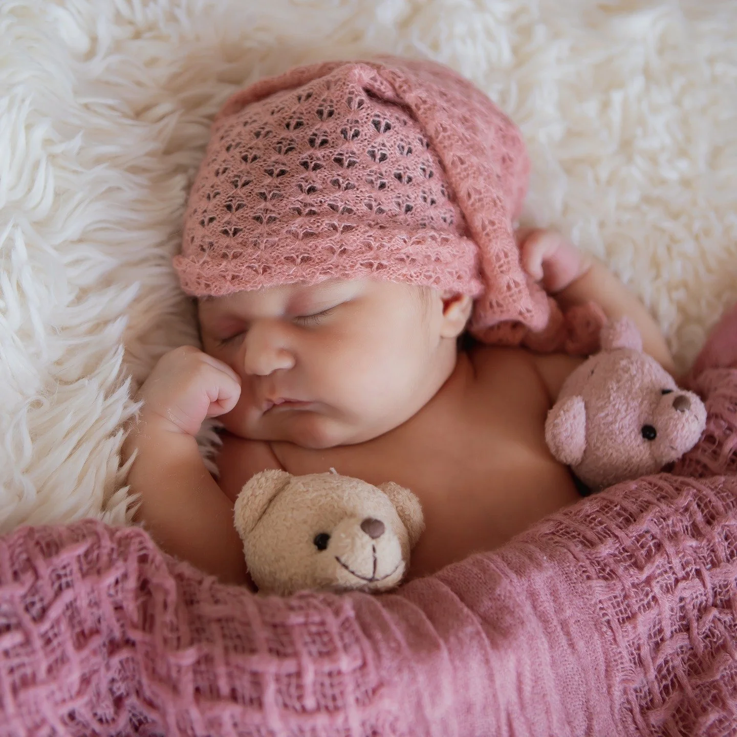 ✨ Throwback to this sweet newborn session ✨
I never shared these before, but they still melt my heart 🥹❤️ #brisbanephotographer #brisbanenewbornphotographer #brisbanenewbornsessions #brisbanematernityphotographer #brisbanephotographer