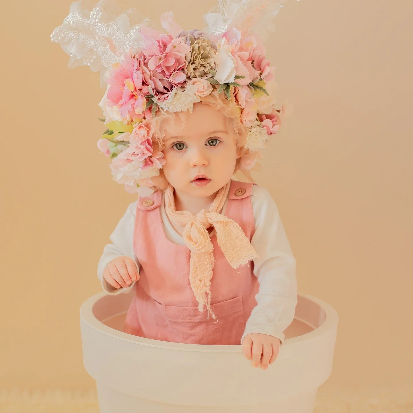 Baby in a bucket ! &lt;3 #brisbanephotographer #brisbanephotographer #brisbanematernityphotographer #brisbanematernityphotography #brisbanenewbornphotographer #brisbanenewbornphotography