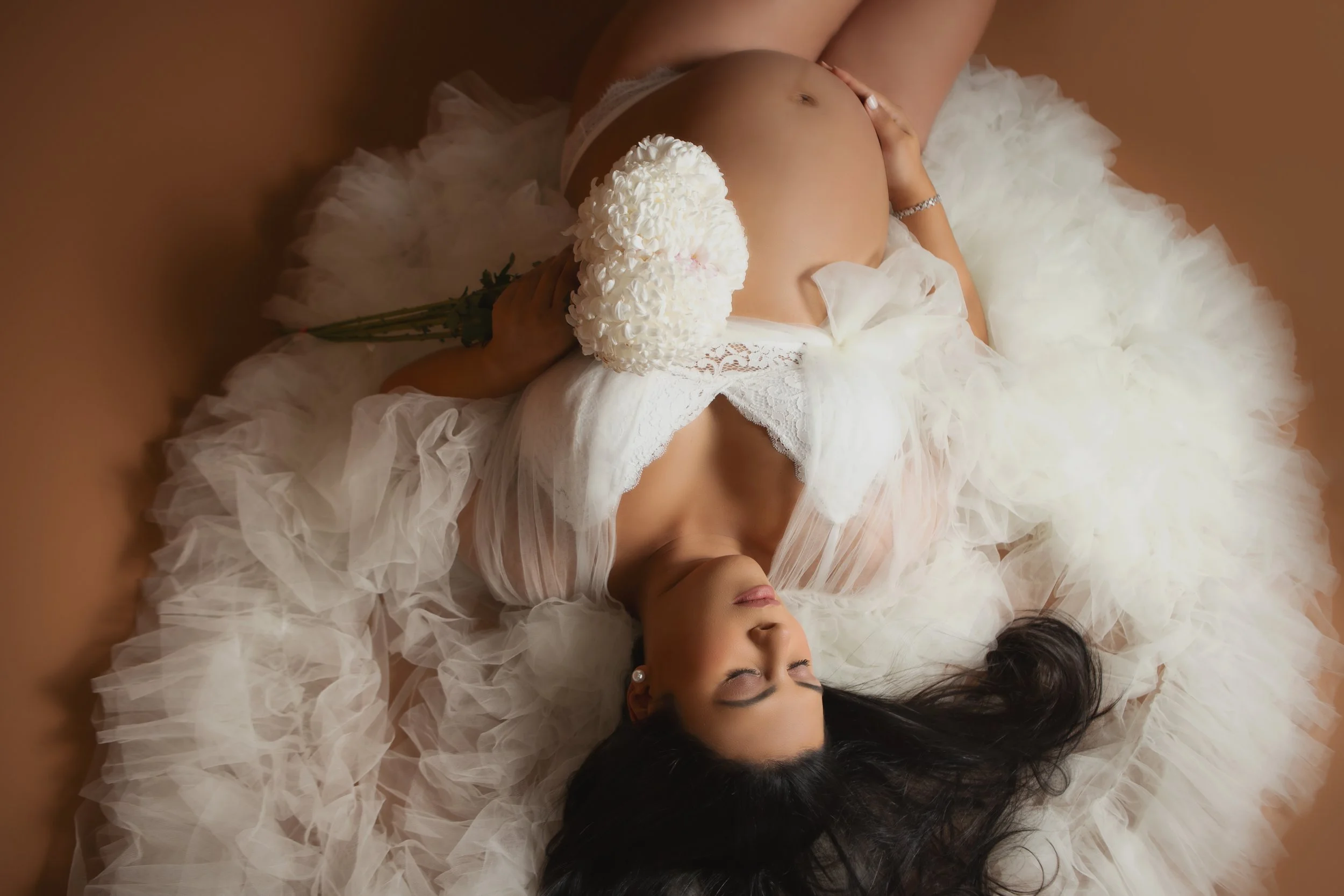 What to Expect From a Luxury Maternity Photography Studio in Brisbane