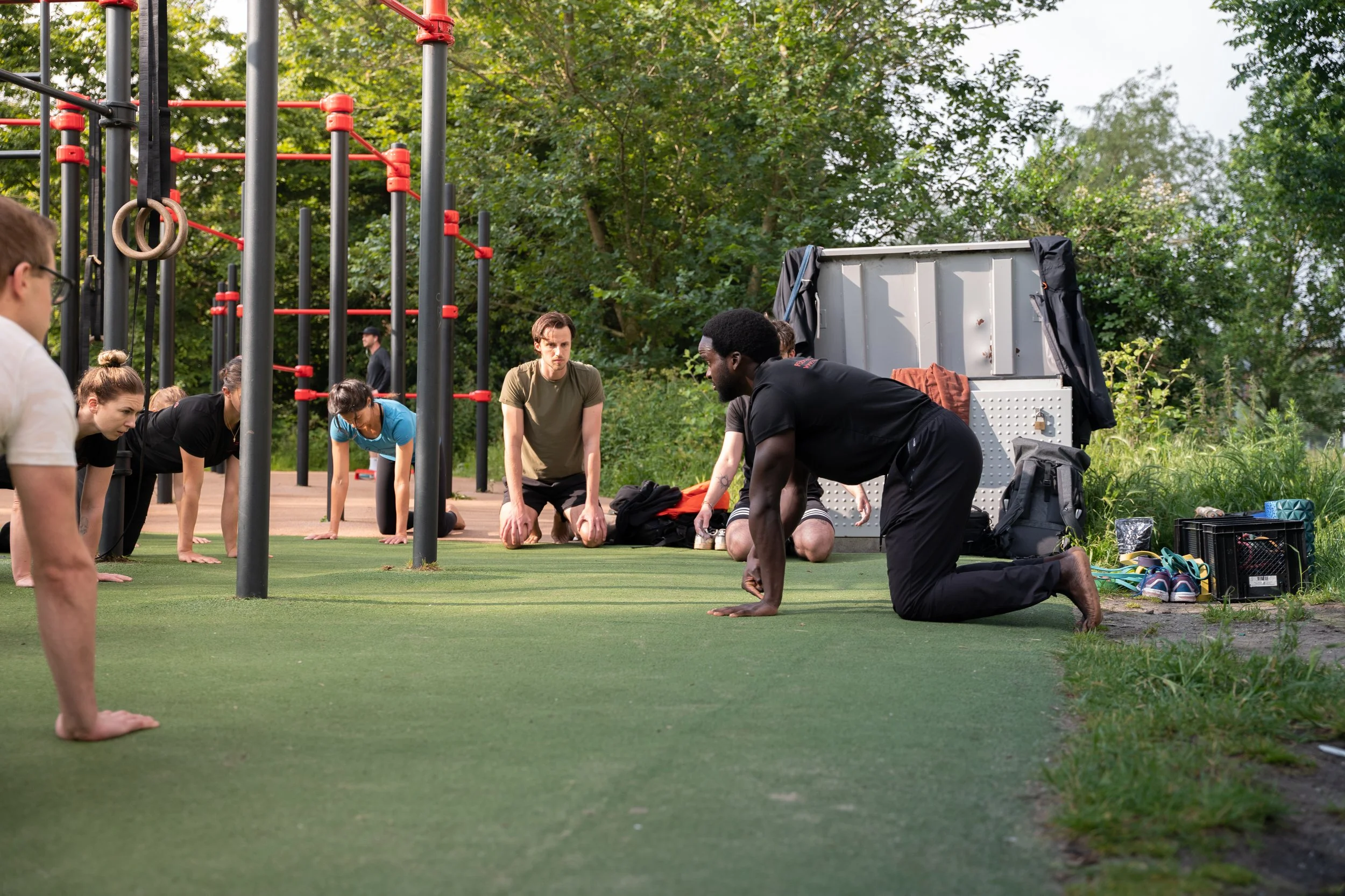 outdoor calisthenics training in rembrandtpark amsterdam west and amsterdam zuid. group calisthenics classes