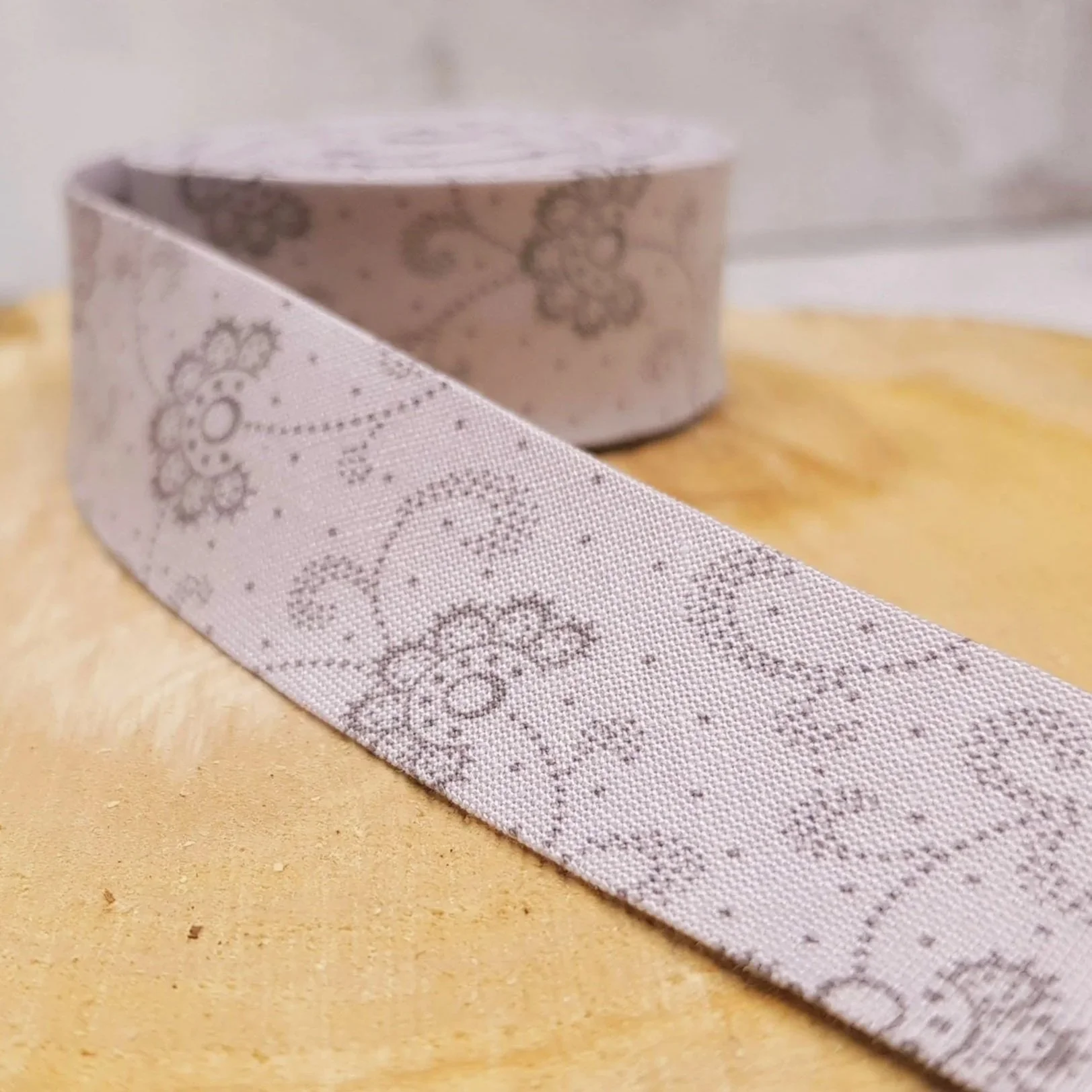 Makower Grey Floral Elastic Cotton Bias Binding Tape – 25mm