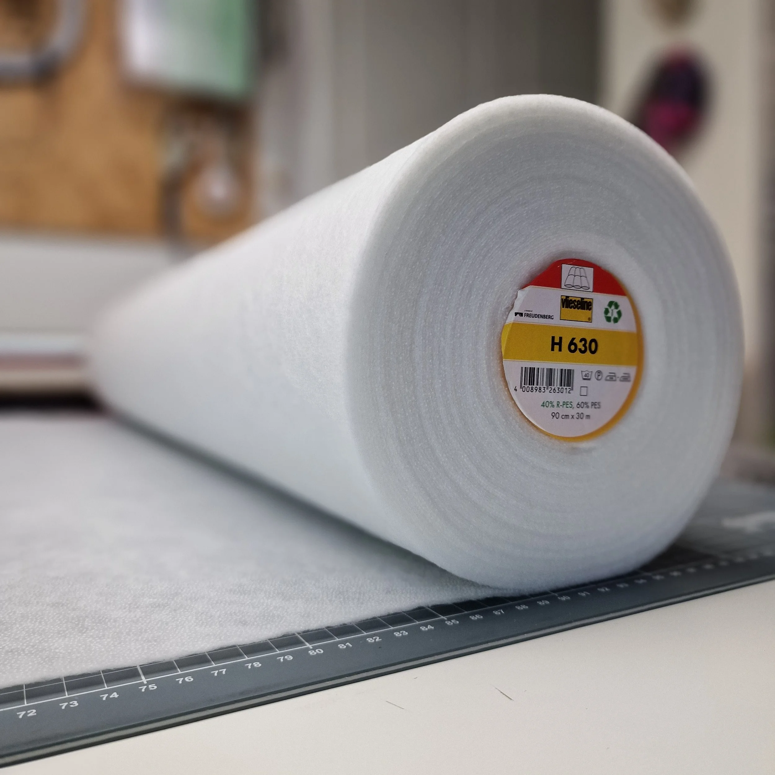 Vlieseline H630 Lightweight Fusible Fleece For Soft Structure And Padding (White, 90cm Wide)