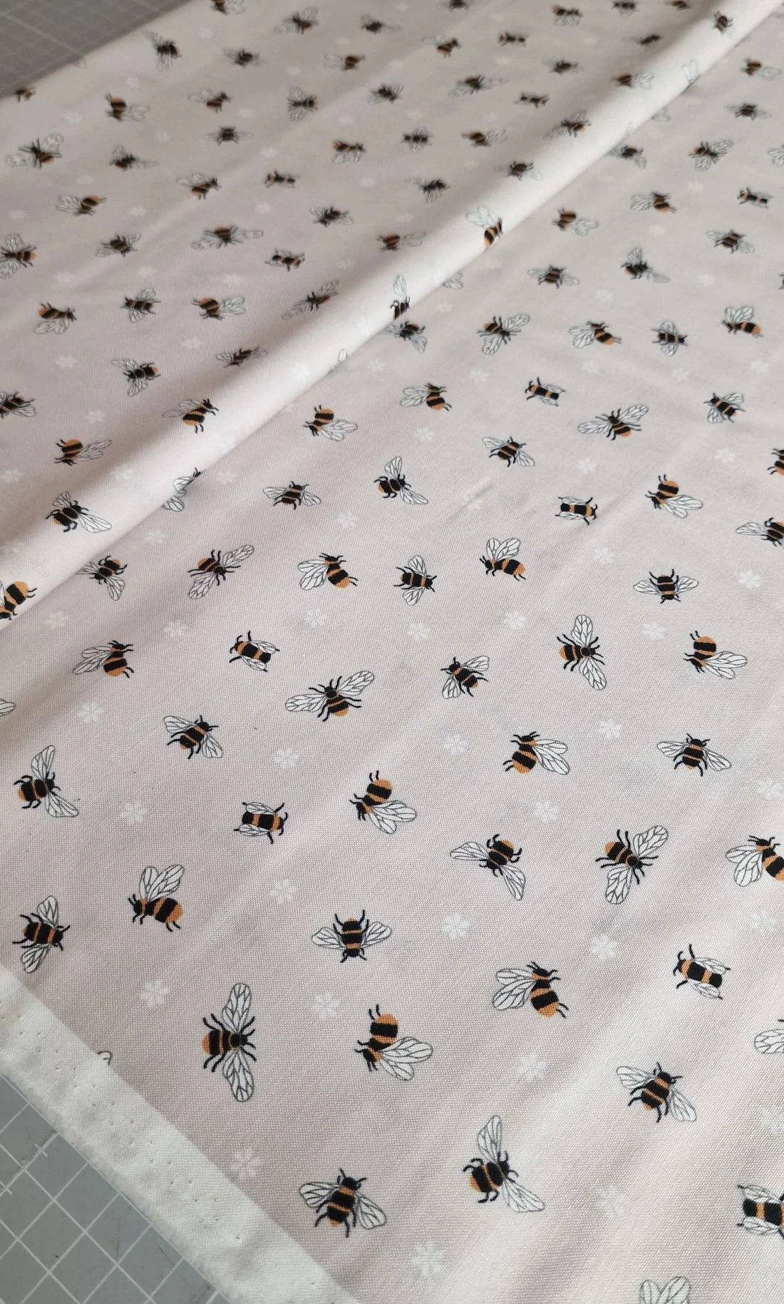 Lewis & Irene Queen Bee collection - bees on beige