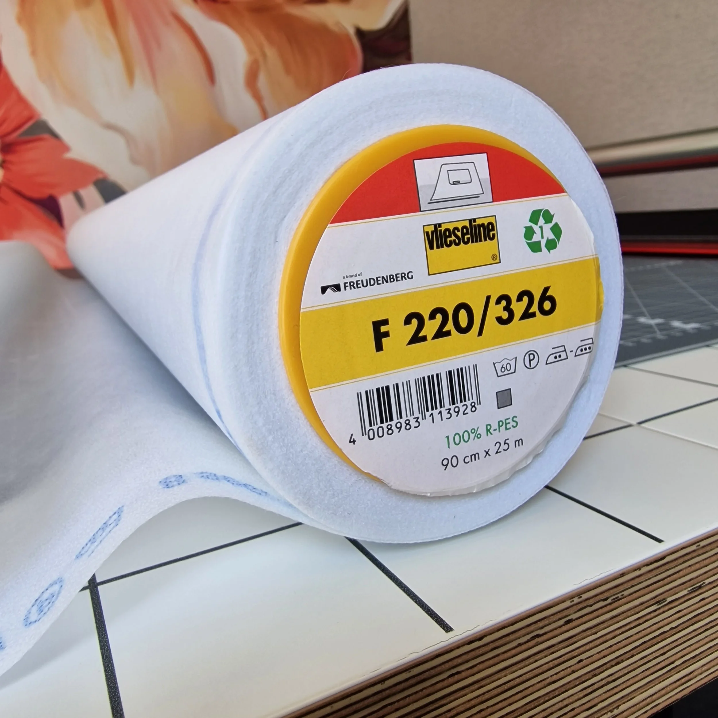 Vlieseline F220 Medium Weight Iron-On Interfacing for Dressmaking & Crafts. White or Charcoal