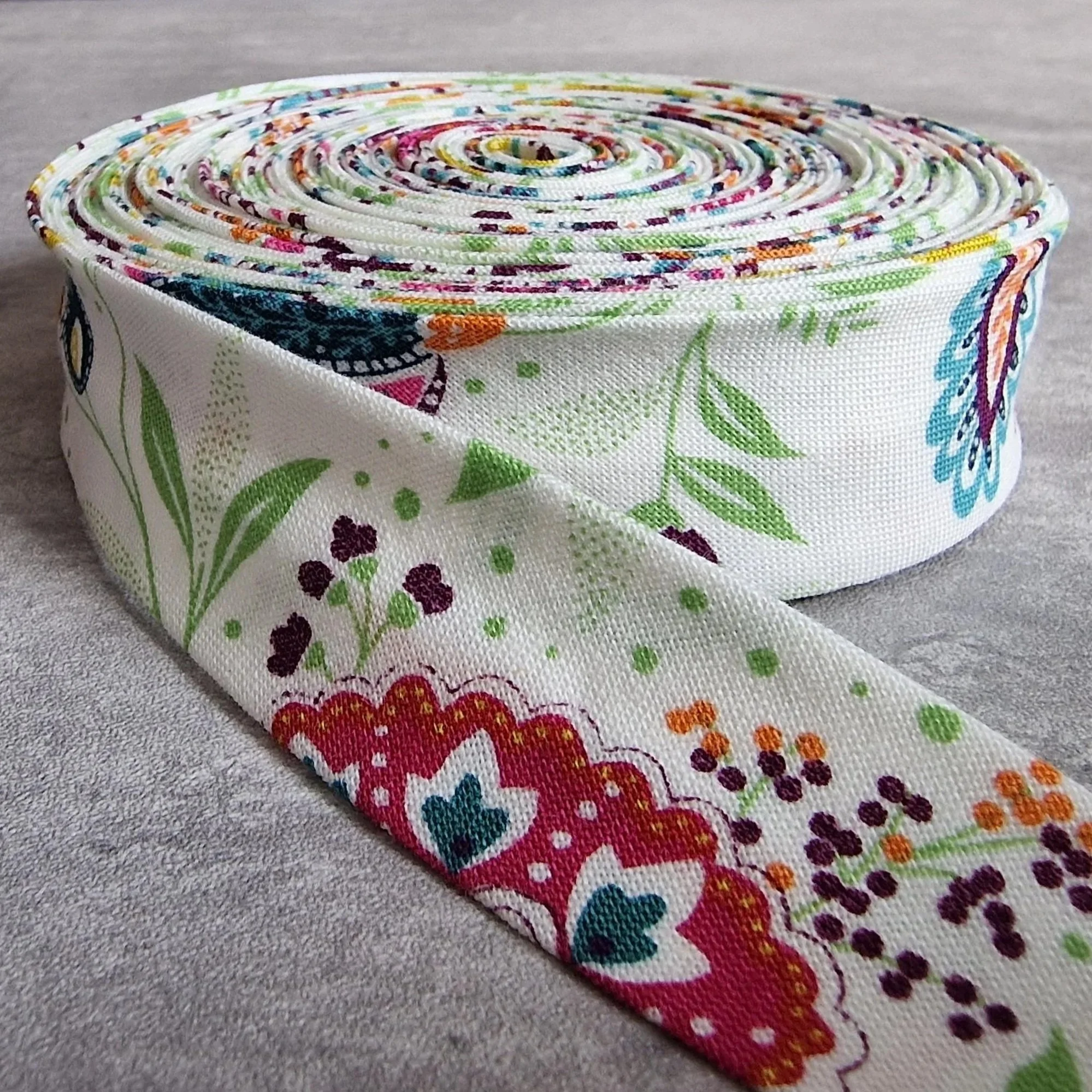 Makower White Bias Binding Tape with Multicolour Pattern, 25mm, Single or Double Fold