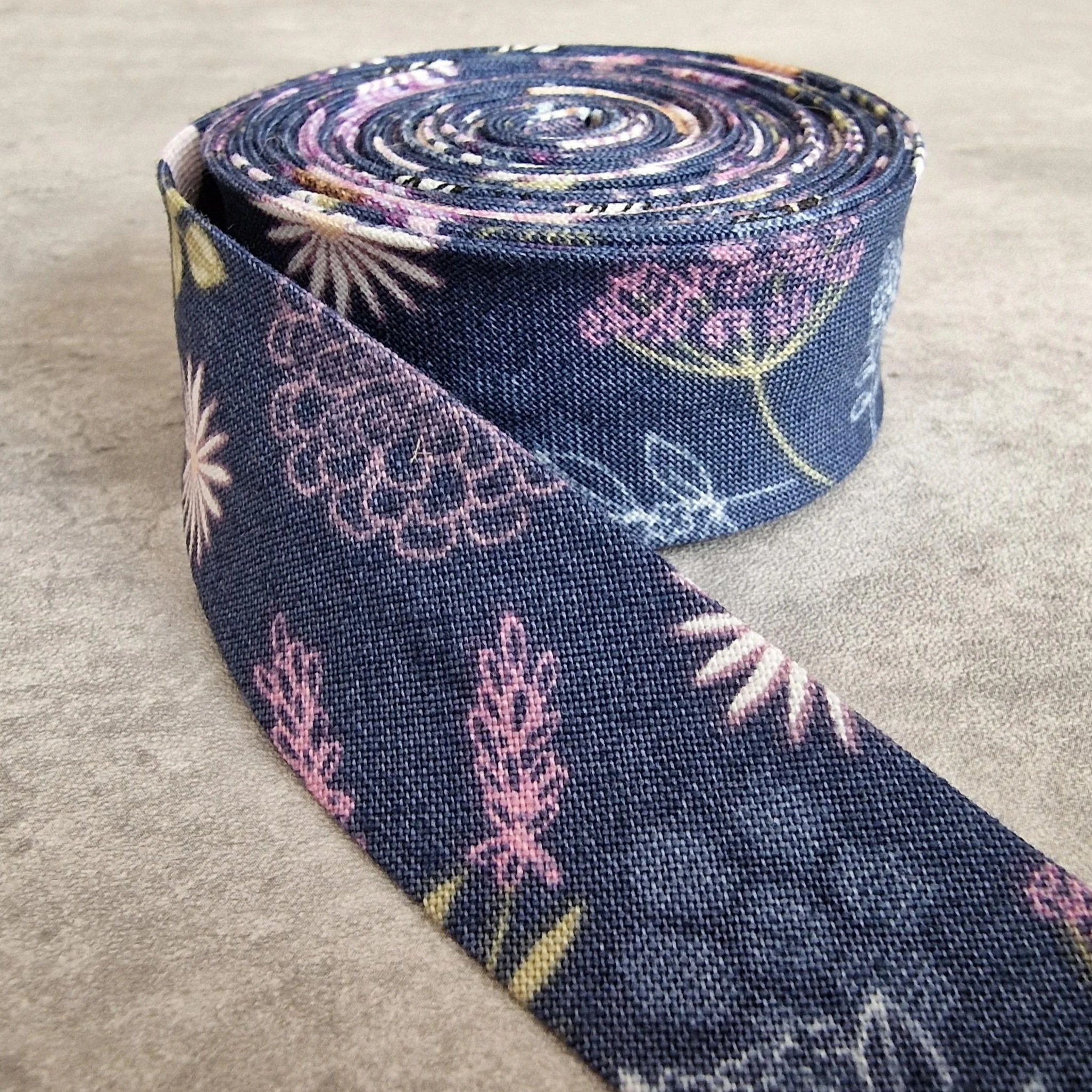 Lewis and Irene Navy Blue Cotton Bias Binding Tape, Queen Bee Collection, 25mm