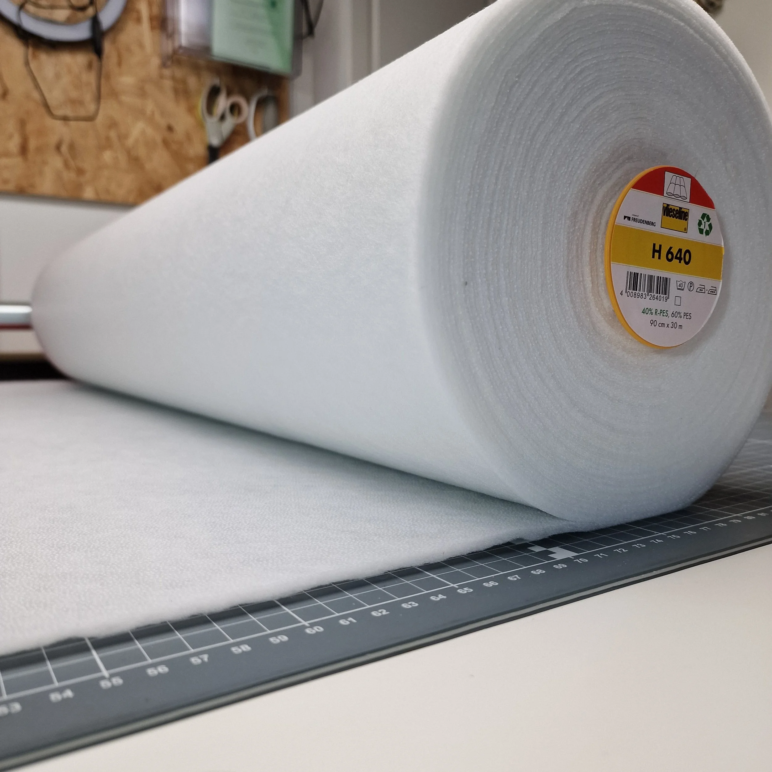 Vlieseline H640 Medium Loft Fusible Fleece For Bags, Totes and Pouches. 90cm Wide