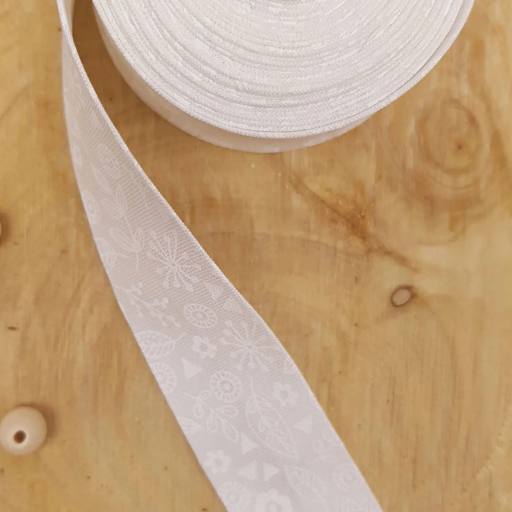 Makower White Floral Cotton Bias Binding Tape – 1" / 25mm Double Fold