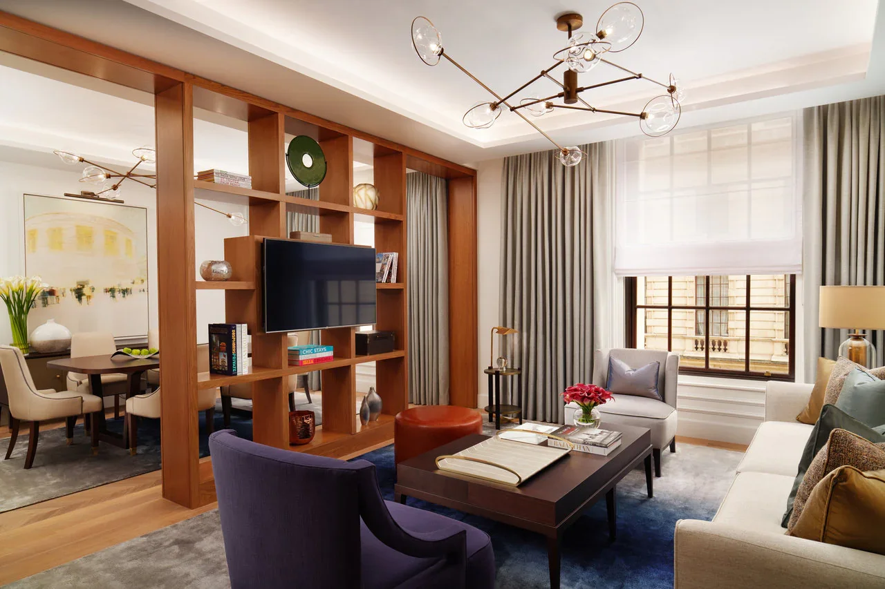 corinthia-hotel-london-hospitality-light-lamp-bespoke-northern-lights-5.webp