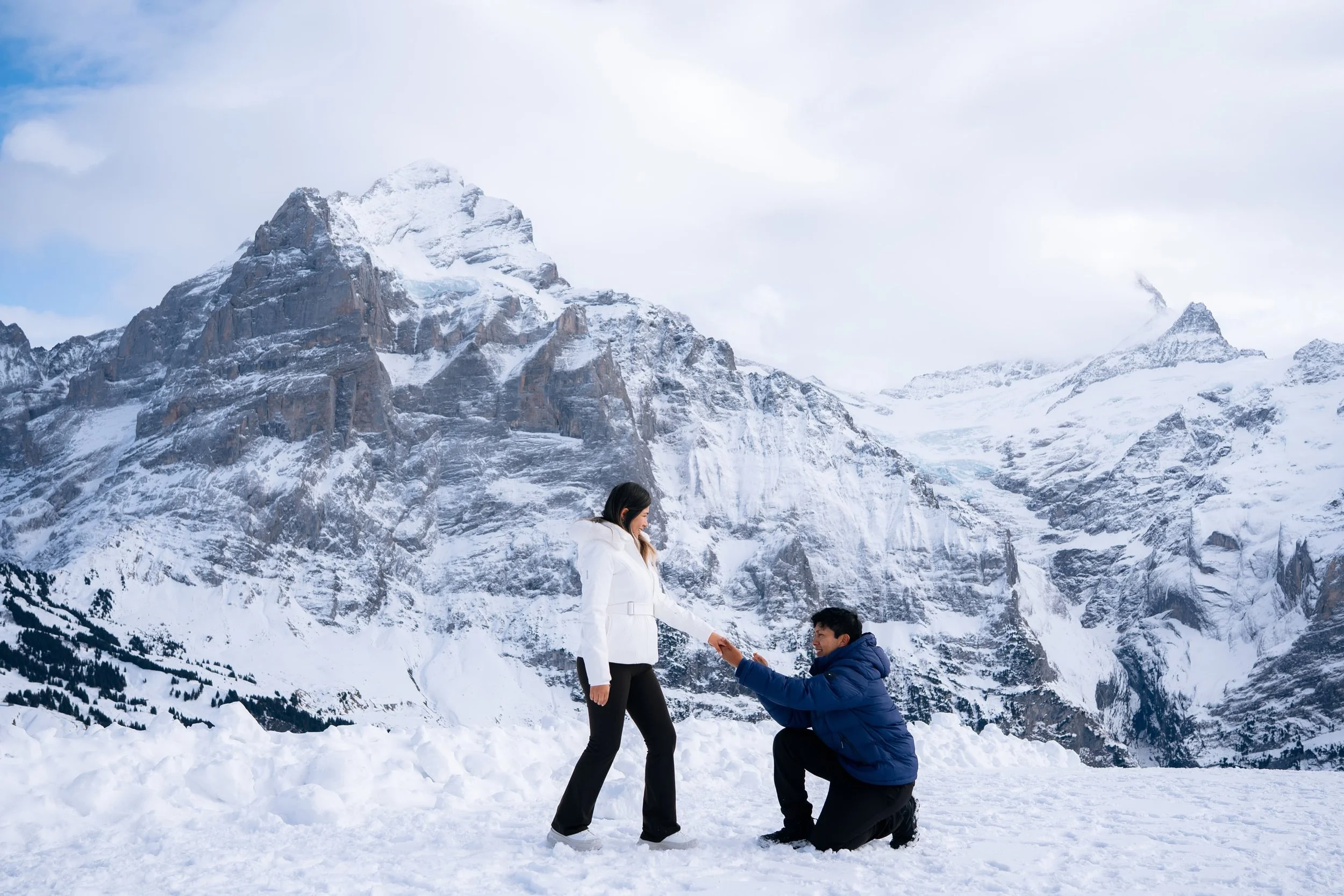 grindelwald-first-winter-surprise-proposal-photographer-005.jpg
