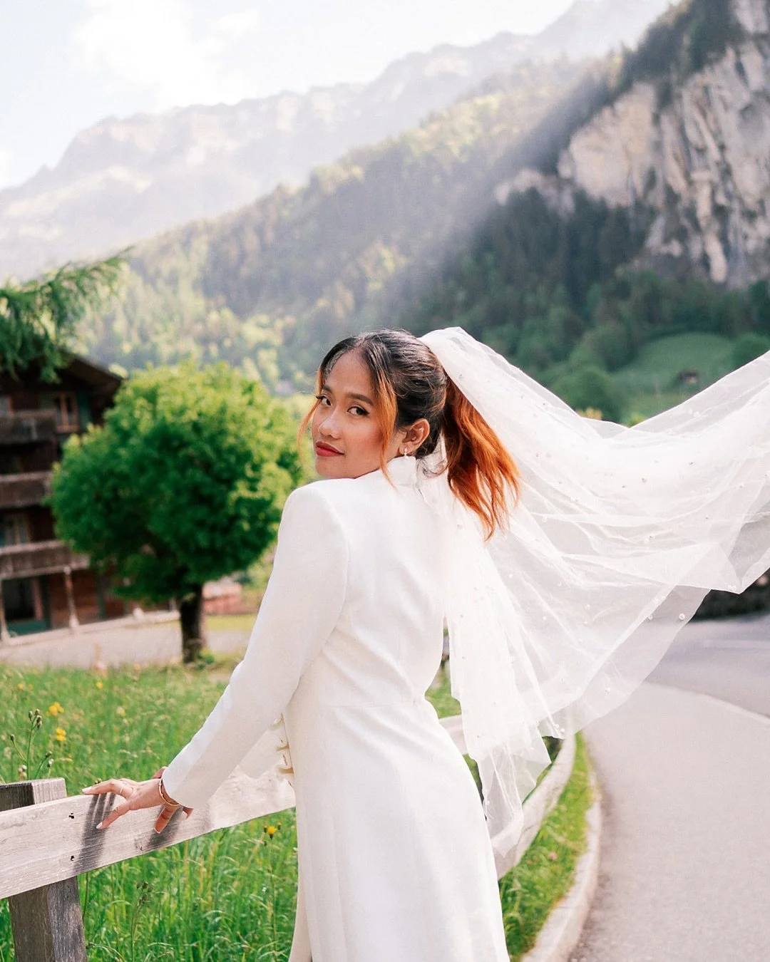 Celebrating Sarah&rsquo;s engagement in the paradise of Lauterbrunnen 🇨🇭 Which one is your favorite? 🩵
.
.
.
#lauterbrunnen #lauterbrunnenphotographer #lauterbrunnenproposal #lauterbrunnenwedding #grindelwaldphotographer #zurichphotographer #zuric