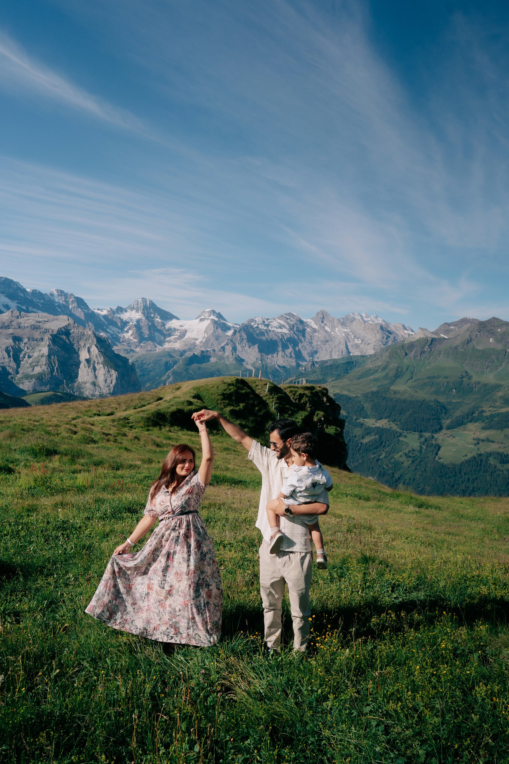 lauterbrunnen-family-photographer-alps-06.jpg