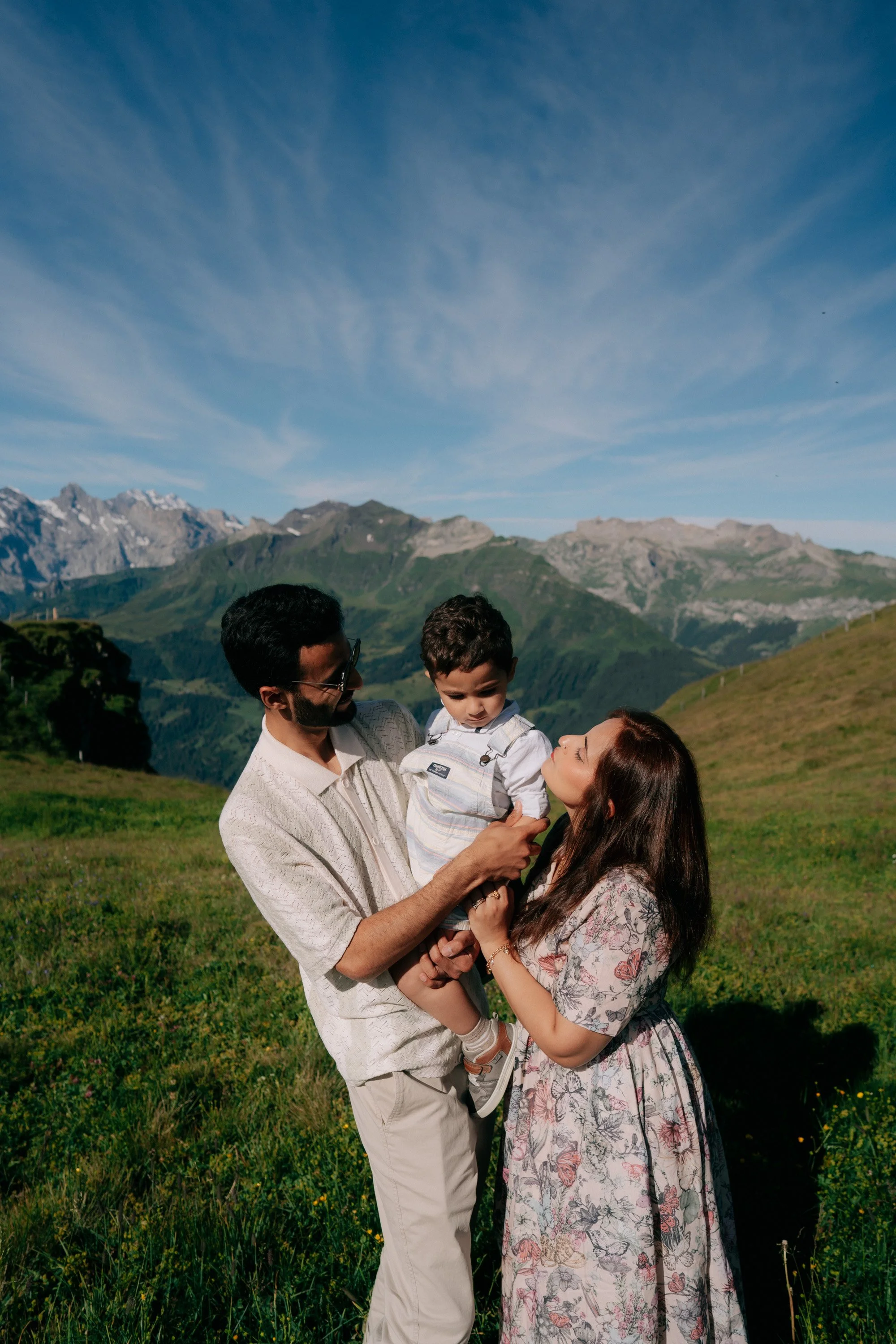 switzerland-family-photos-mountain-view-14.jpg