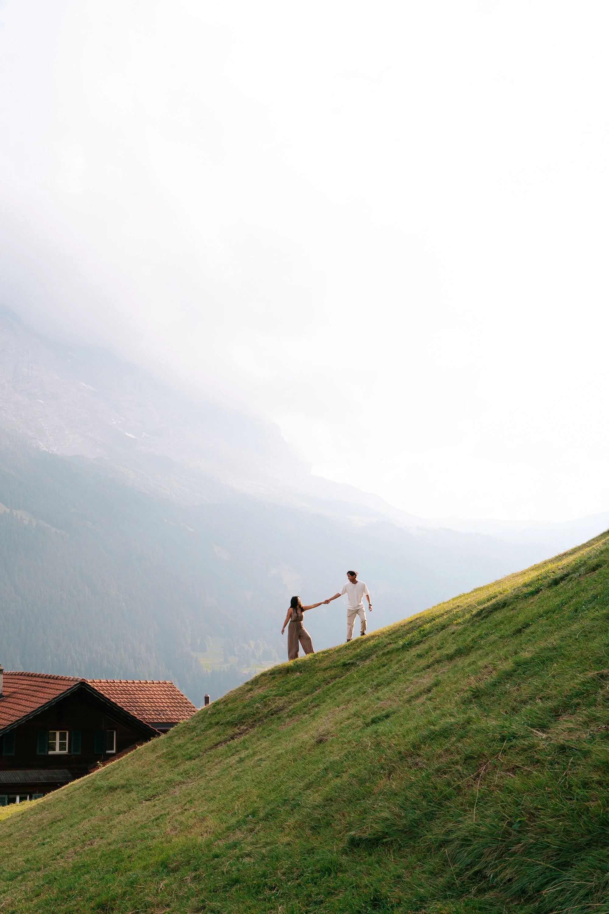 romantic-vacation-couple-photoshoot-grindelwald-27.jpg