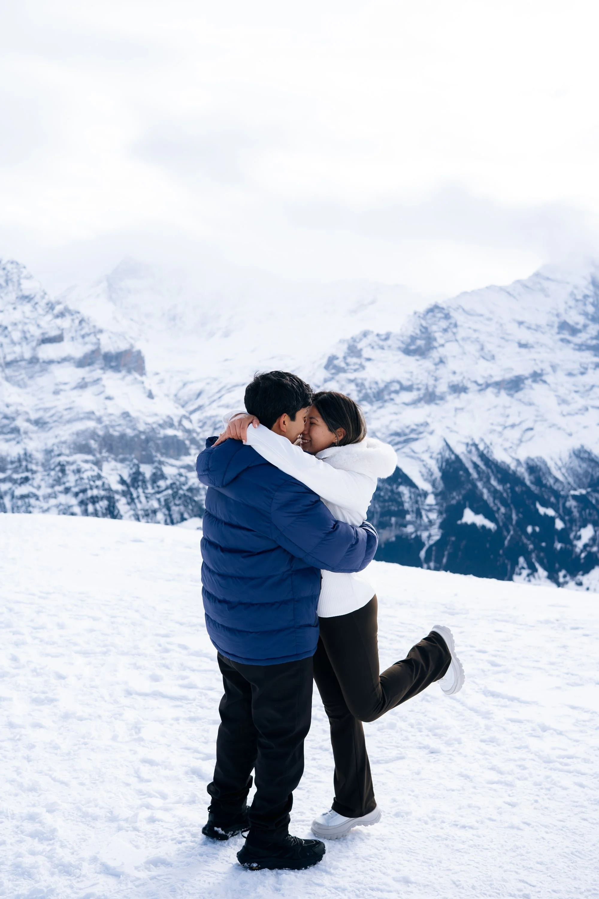 switzerland-winter-surprise-proposal-engagement-photography-009.jpg