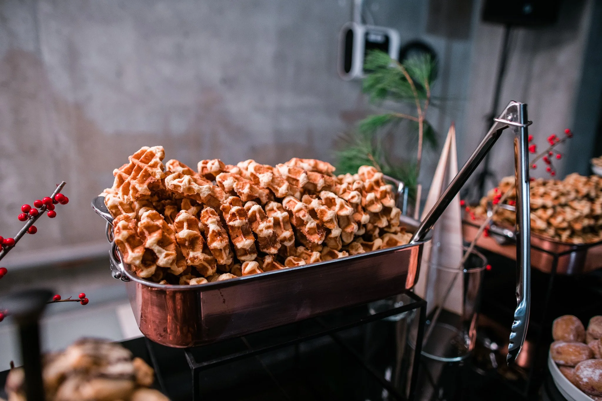 A metal tray filled with waffles at a buffet or catering event. Catering and food photography in Zürich, Zug, Bern, Lucerne, Basel, St. Gallen and across Switzerland.