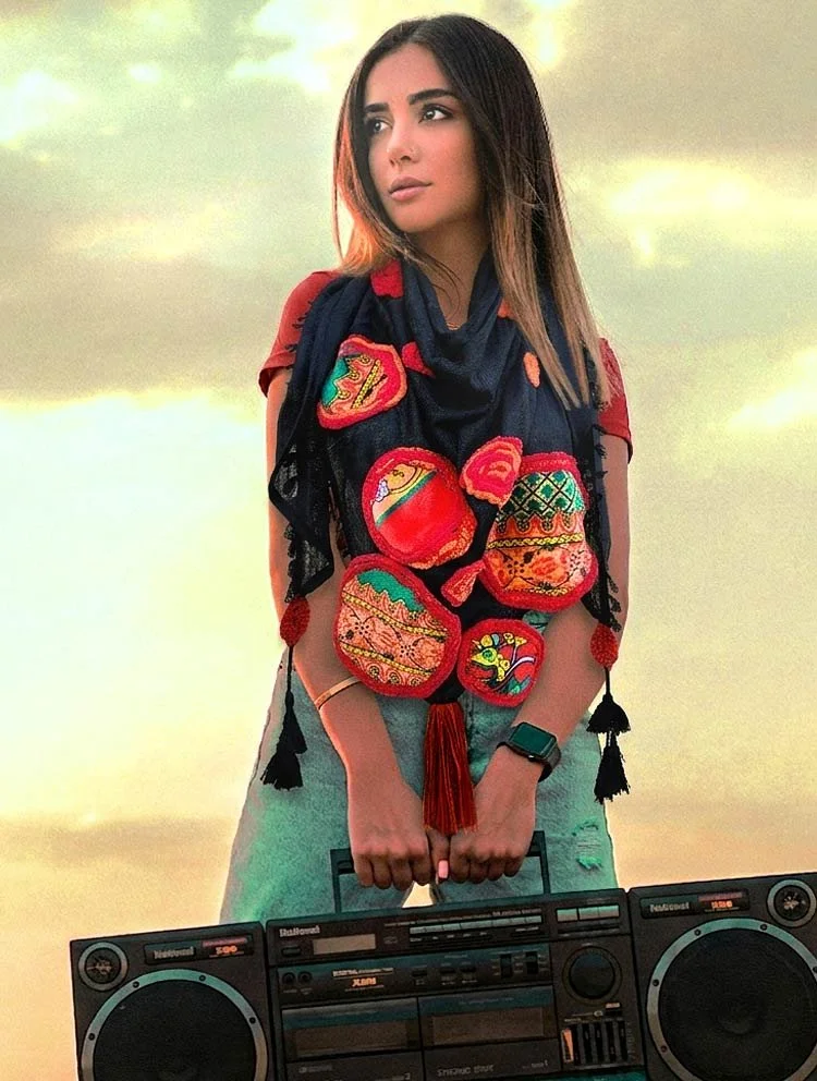 Marvel at the beauty of this Vibrant, full of spirit scarf, no doubt you will be the core; all eyes will go straight to you