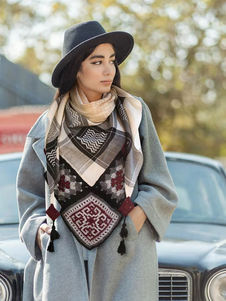 Keffiyeh scarf with granny squares crochet
