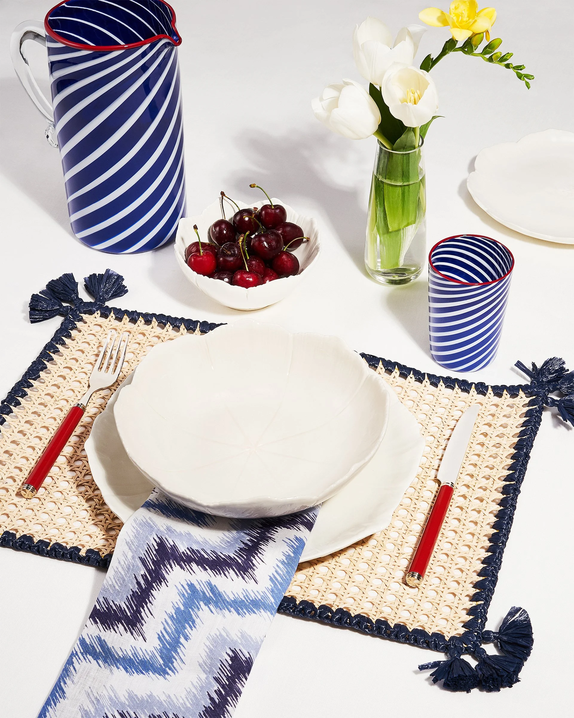 Still life creativo per Aquazzura Home collezione Cherry Blossom