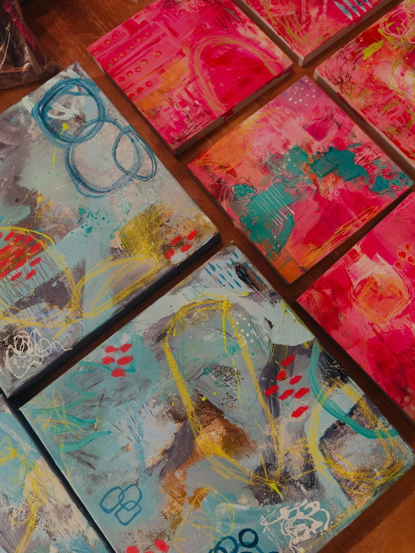 Spent the last two days absorbing all the knowledge @jodiohl had to offer in her two day abstract class @310art in Asheville, NC! Here are some of my new pieces I&rsquo;ve been working on. Fun and funky just how I like it. #abstract #contemporary #ar