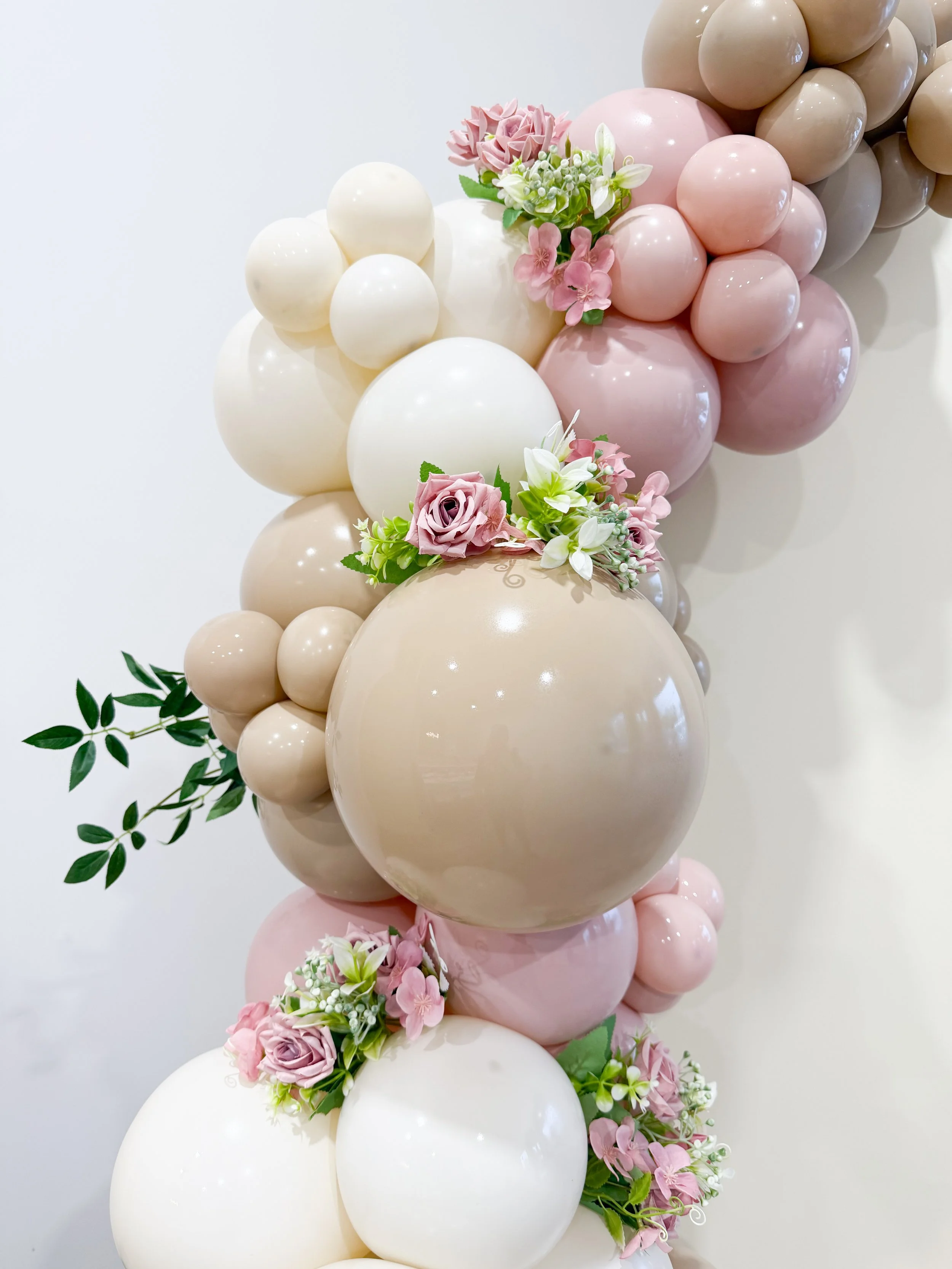 Professional balloon artist creating luxury balloon arches, logo balloon columns, and organic balloon garlands for private parties and business events across Cleveland, Akron, and surrounding areas.