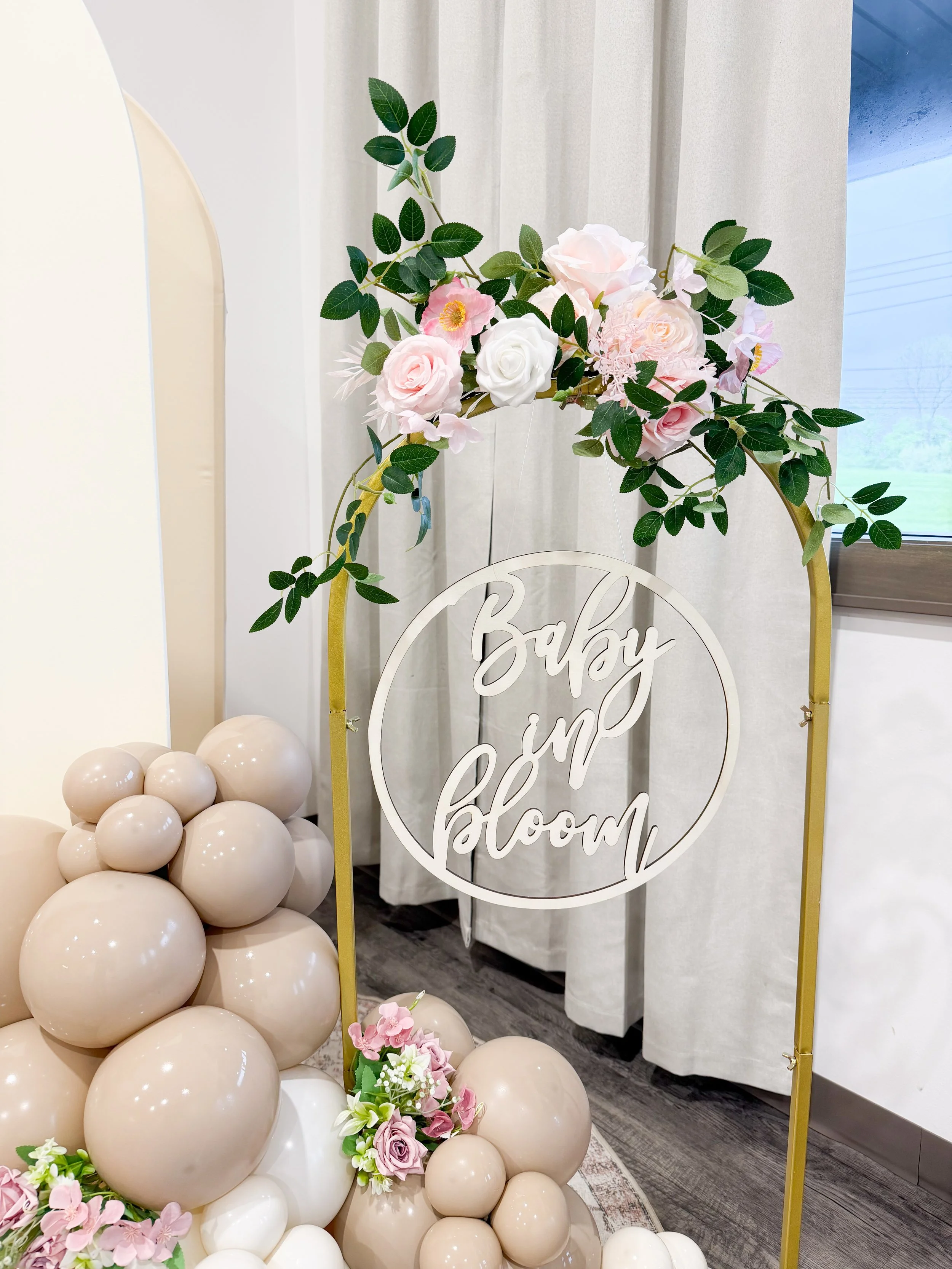 Elegant balloon decorations for birthdays, grand openings, baby showers, and corporate celebrations in Cleveland and Northeast Ohio, featuring custom colors and professional event styling.