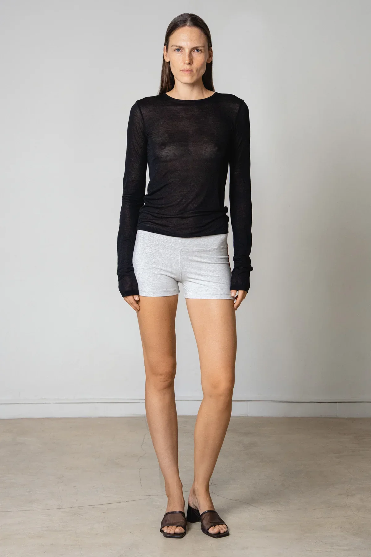 no103_93_ShortsGrey.webp