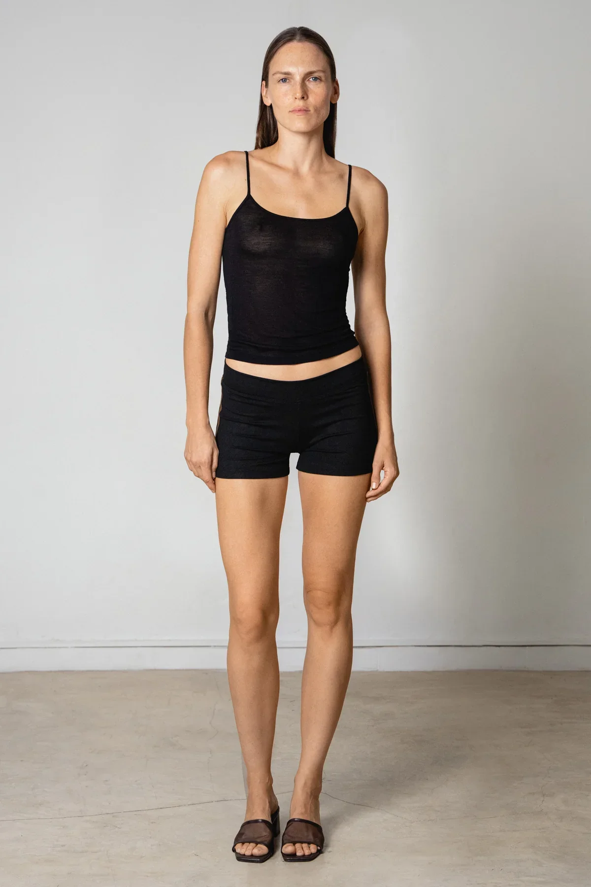 no101_93_ShortsBlack7.webp