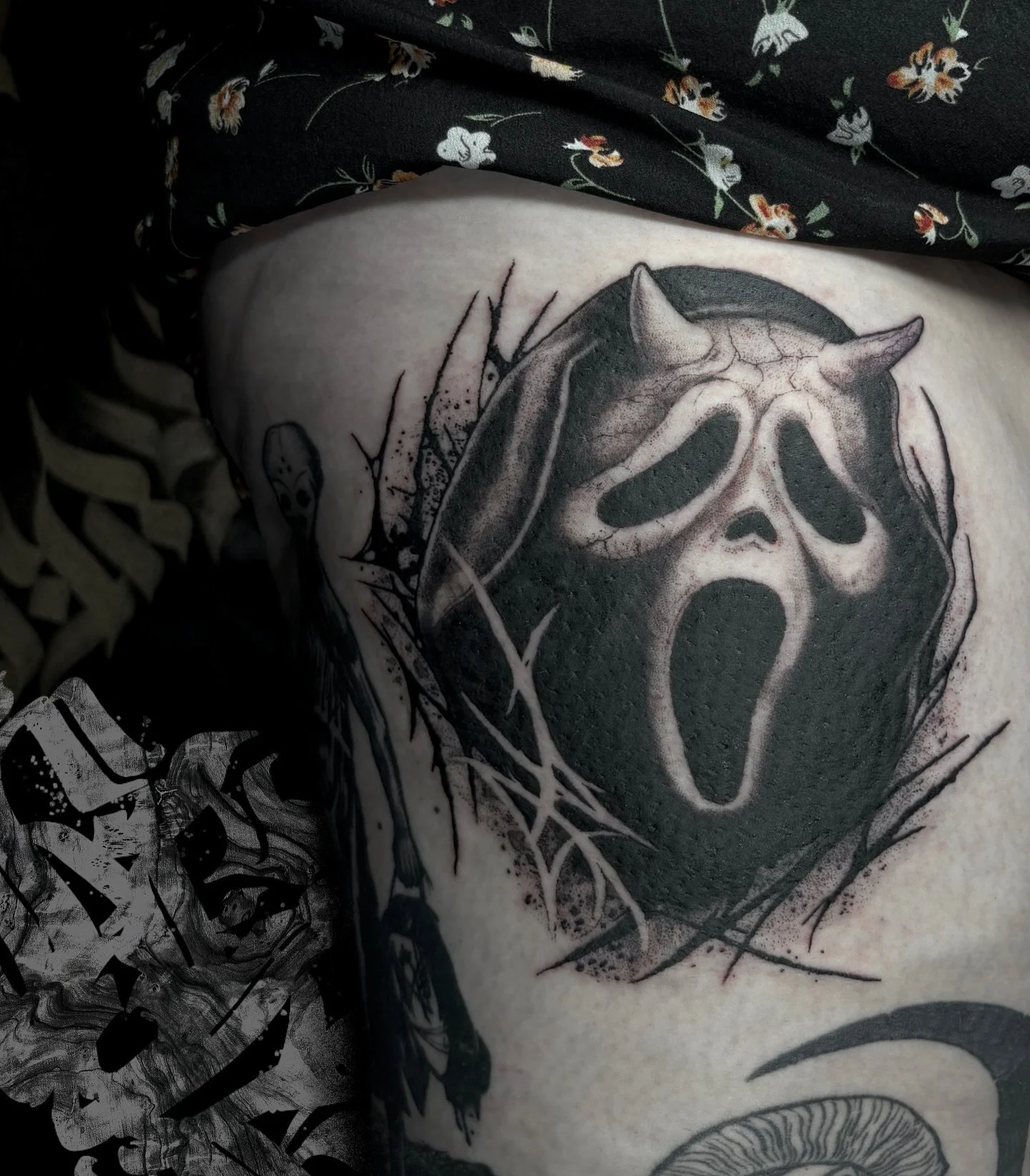 Ghostface flash for Sophie, if anyone wants a Ghosty I&rsquo;m well game cause I love him he&rsquo;s just a little guy 🖤
✷
@dagrentattoostudio Dunfermline, Fife 
✷
⊹₊⟡⋆ Enquiry form link in bio ⋆⭒˚.⋆
✷ 
✷
✷
#trashandbone #bishoprotary #pantheraink #