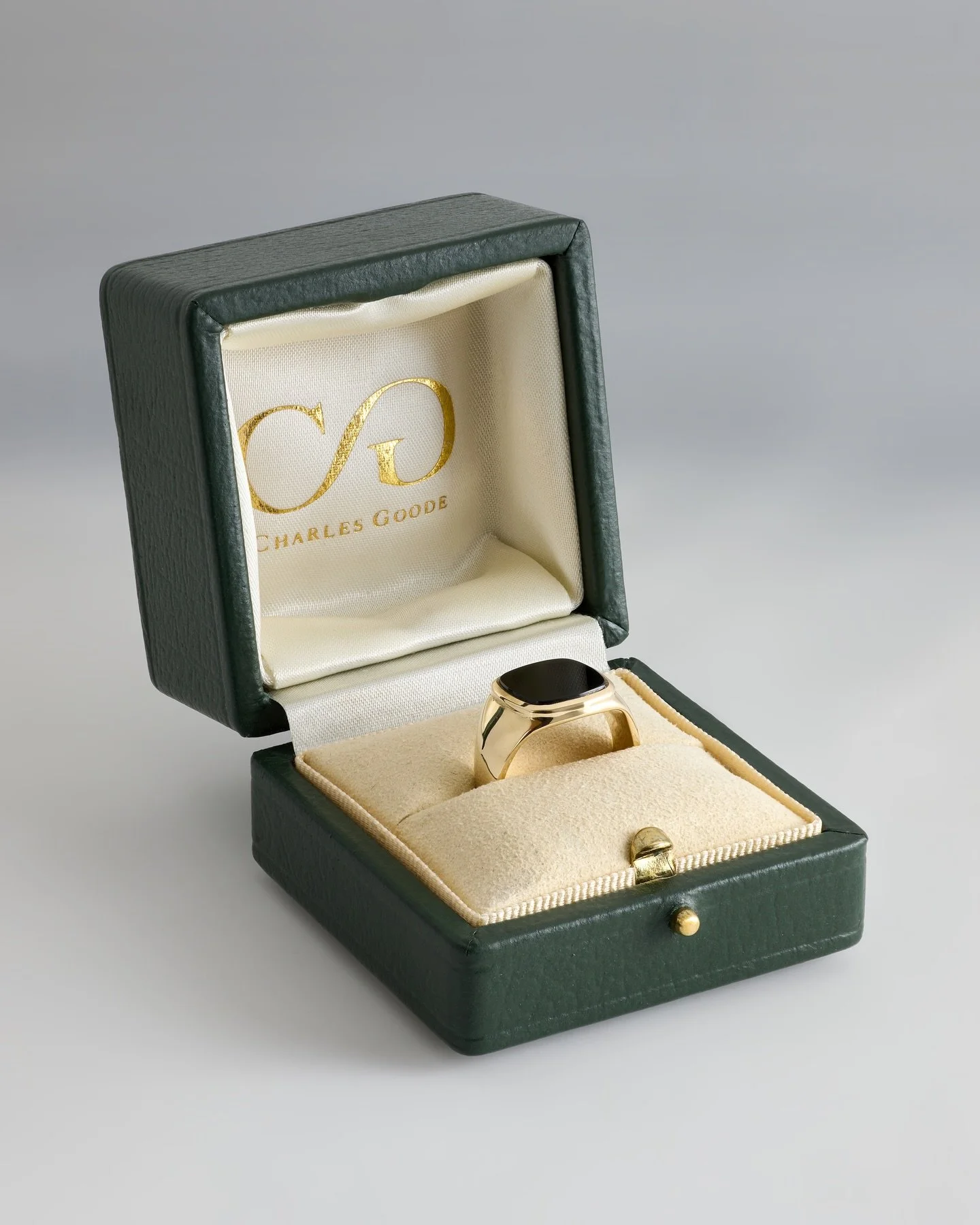 Cut Onyx &amp; solid recycled gold. Hand engraved. 
A gentleman&rsquo;s staple. Handmade in London. 

Charles Goode bespoke