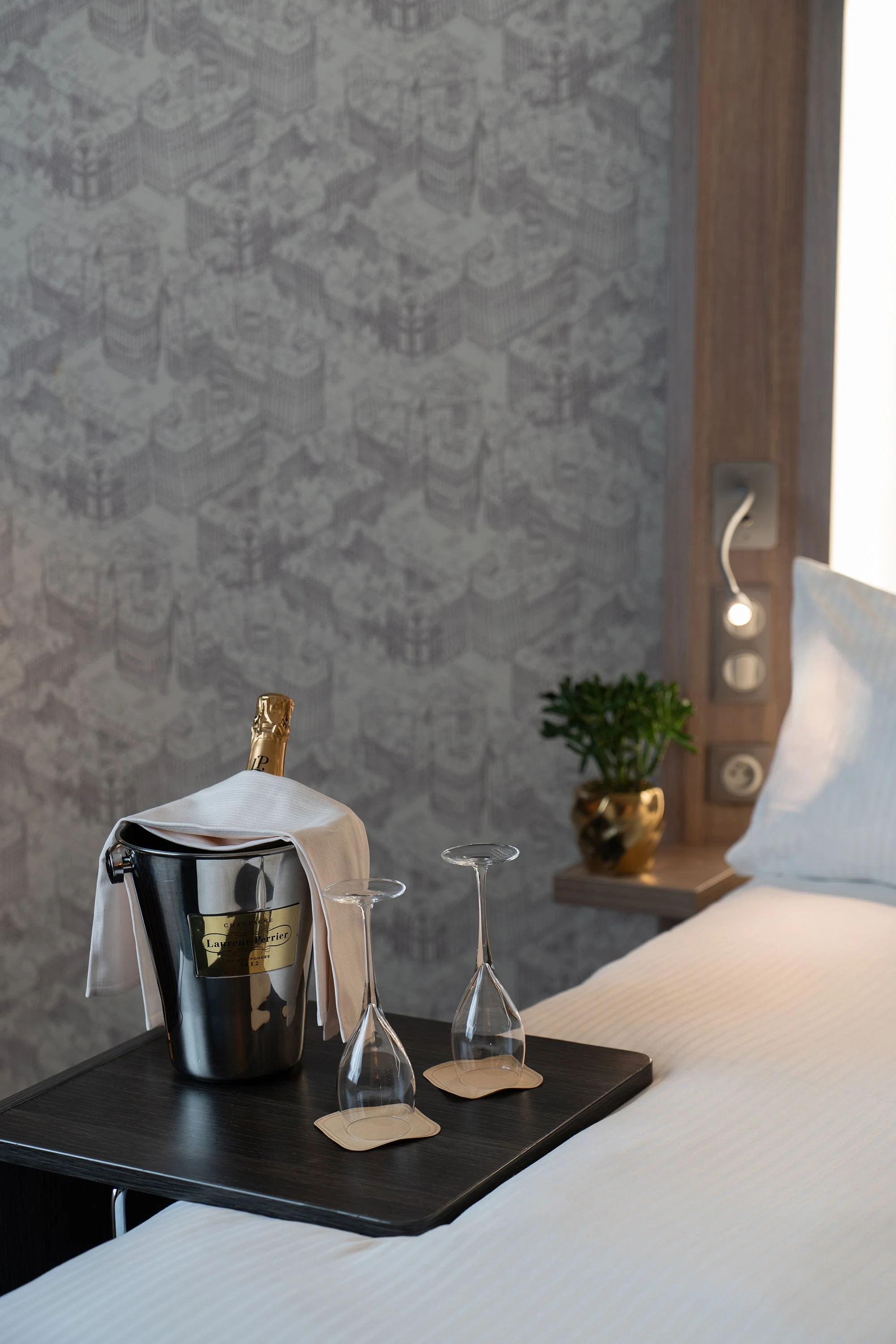 Scène lifestyle dans la chambre d'un hôtel