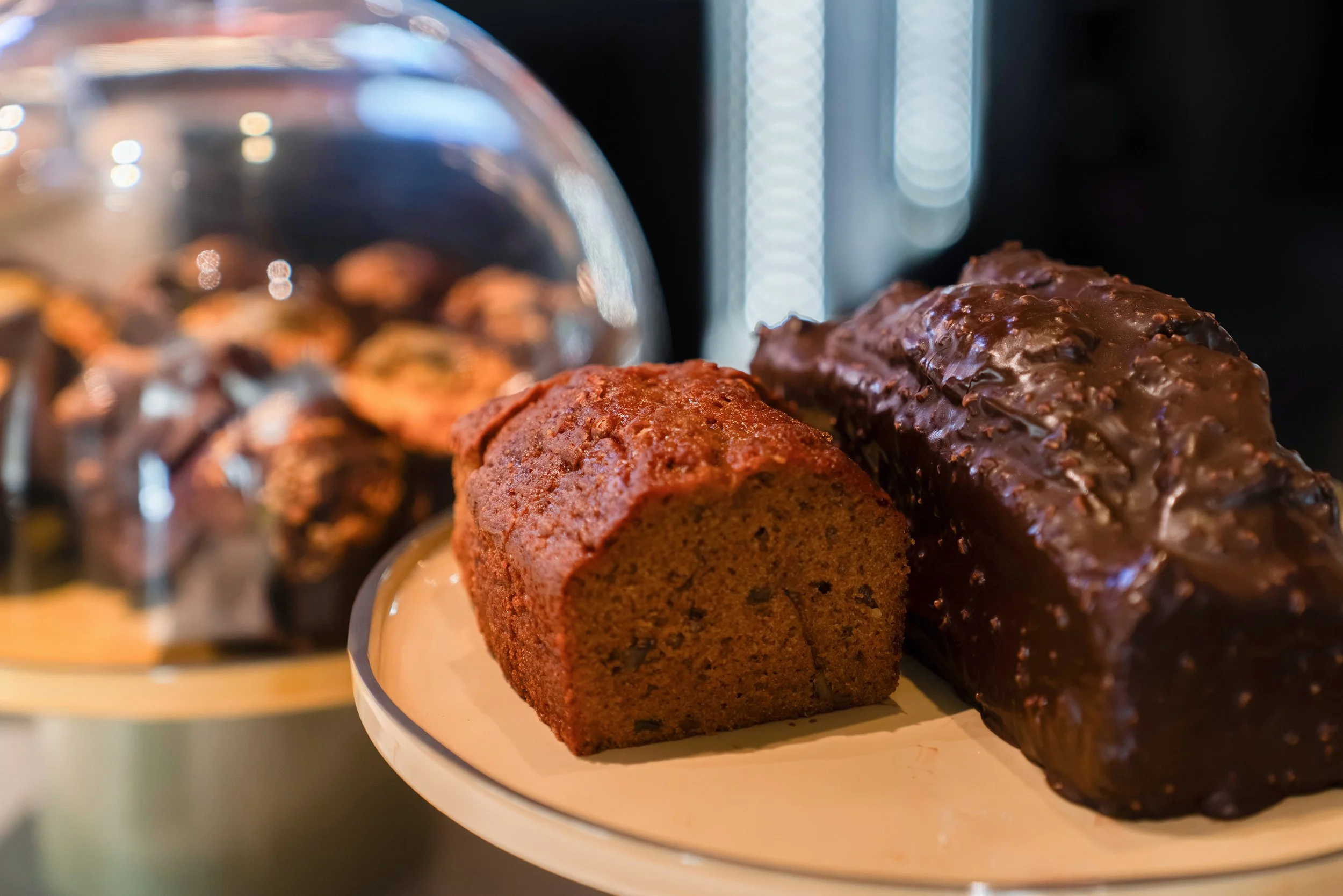 Détail des viennoiseries et produits frais du bar